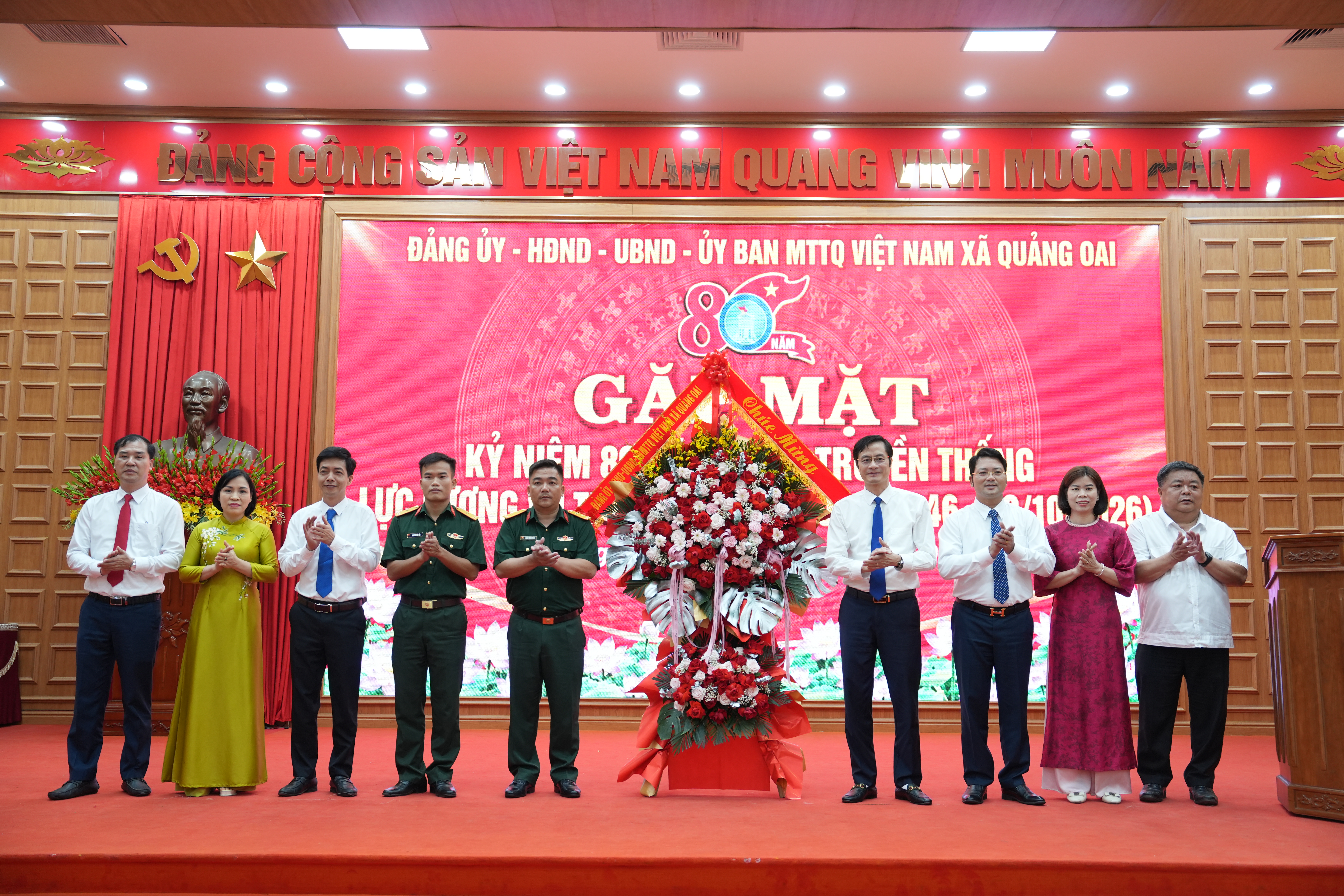 Xã Quảng Oai gặp mặt kỷ niệm 80 năm Ngày truyền thống Lực lượng vũ trang Thủ đô