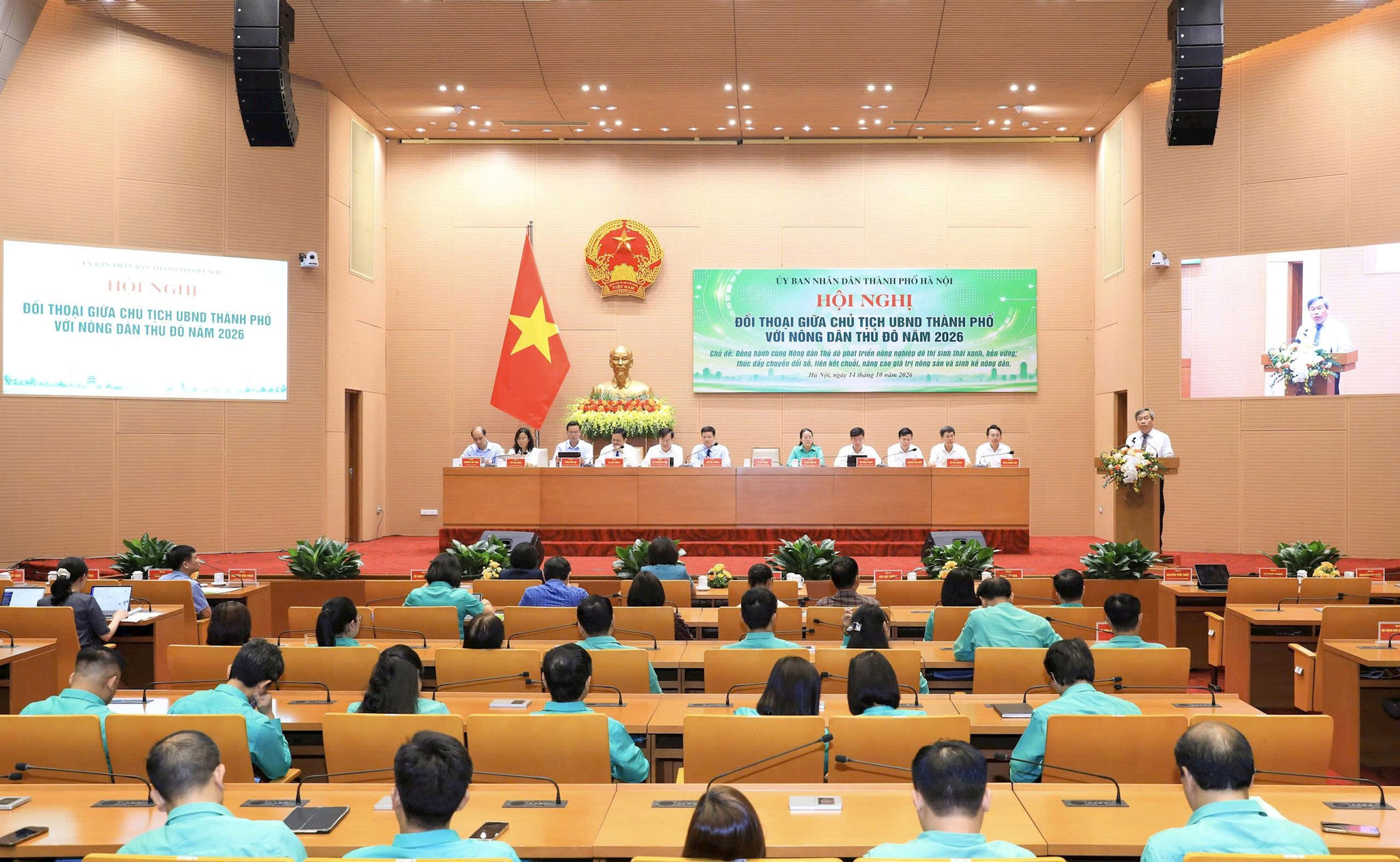 Chủ tịch UBND thành phố Hà Nội đối thoại với nông dân Thủ đô