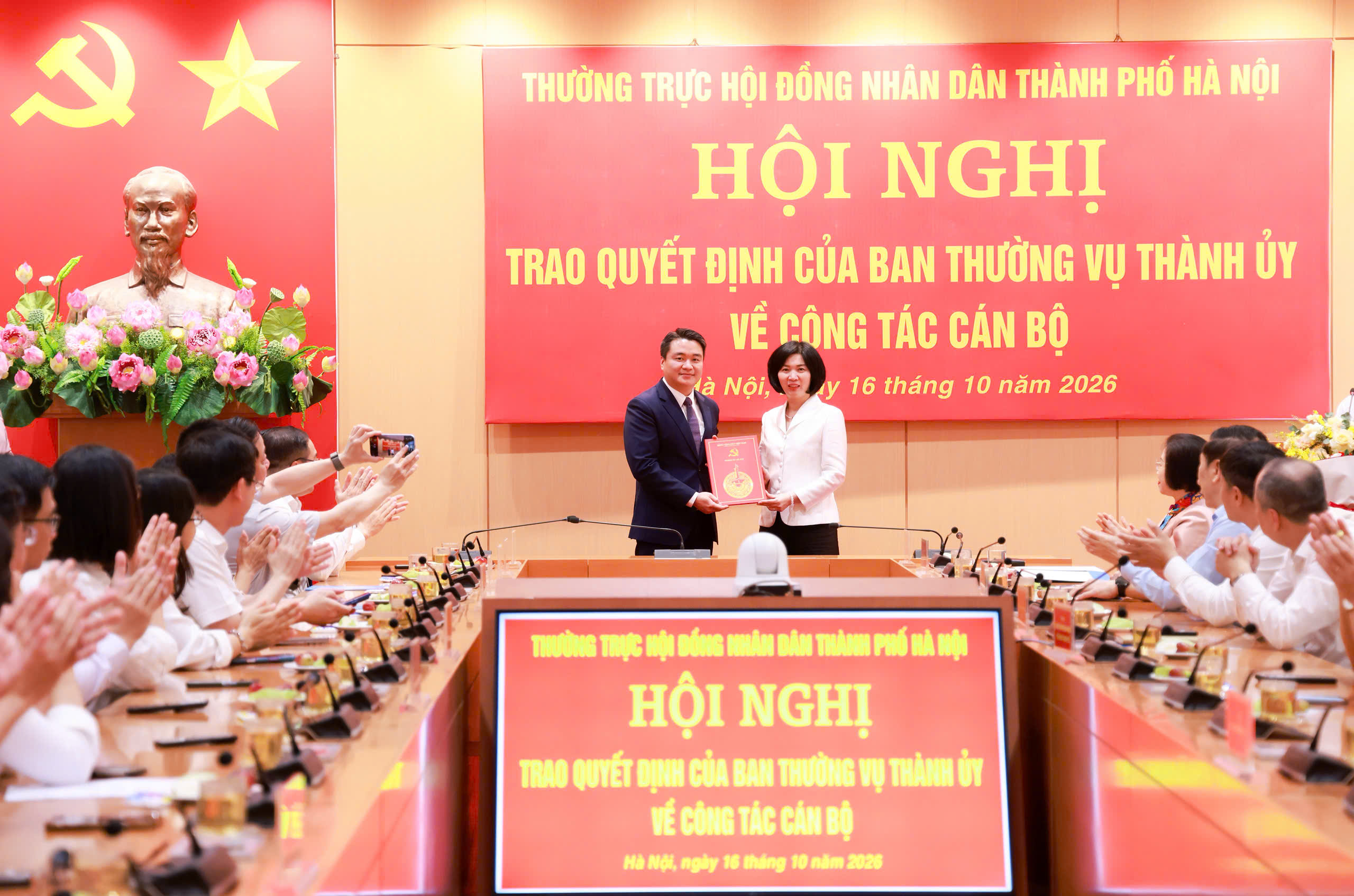 Hội nghị trao quyết định của Ban Thường vụ Thành ủy về công tác cán bộ đối với đồng chí Duy Hoàng Dương