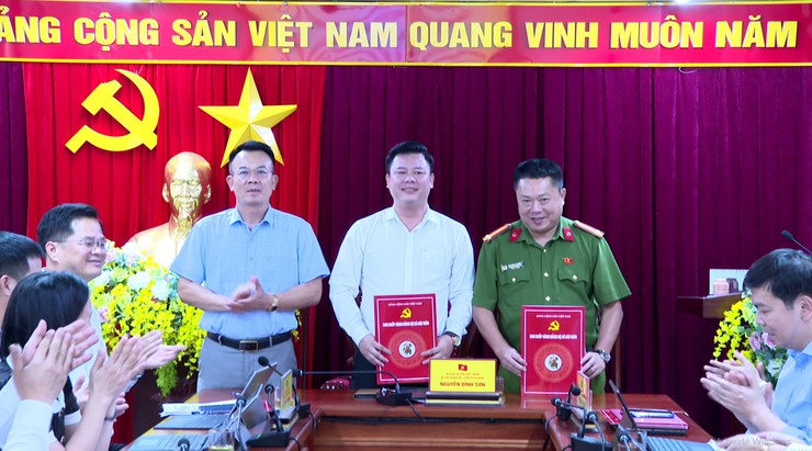 Xã Hát Môn giao ban công tác chuyển đổi số, bàn giao cơ quan thường trực Ban Chỉ đạo 57