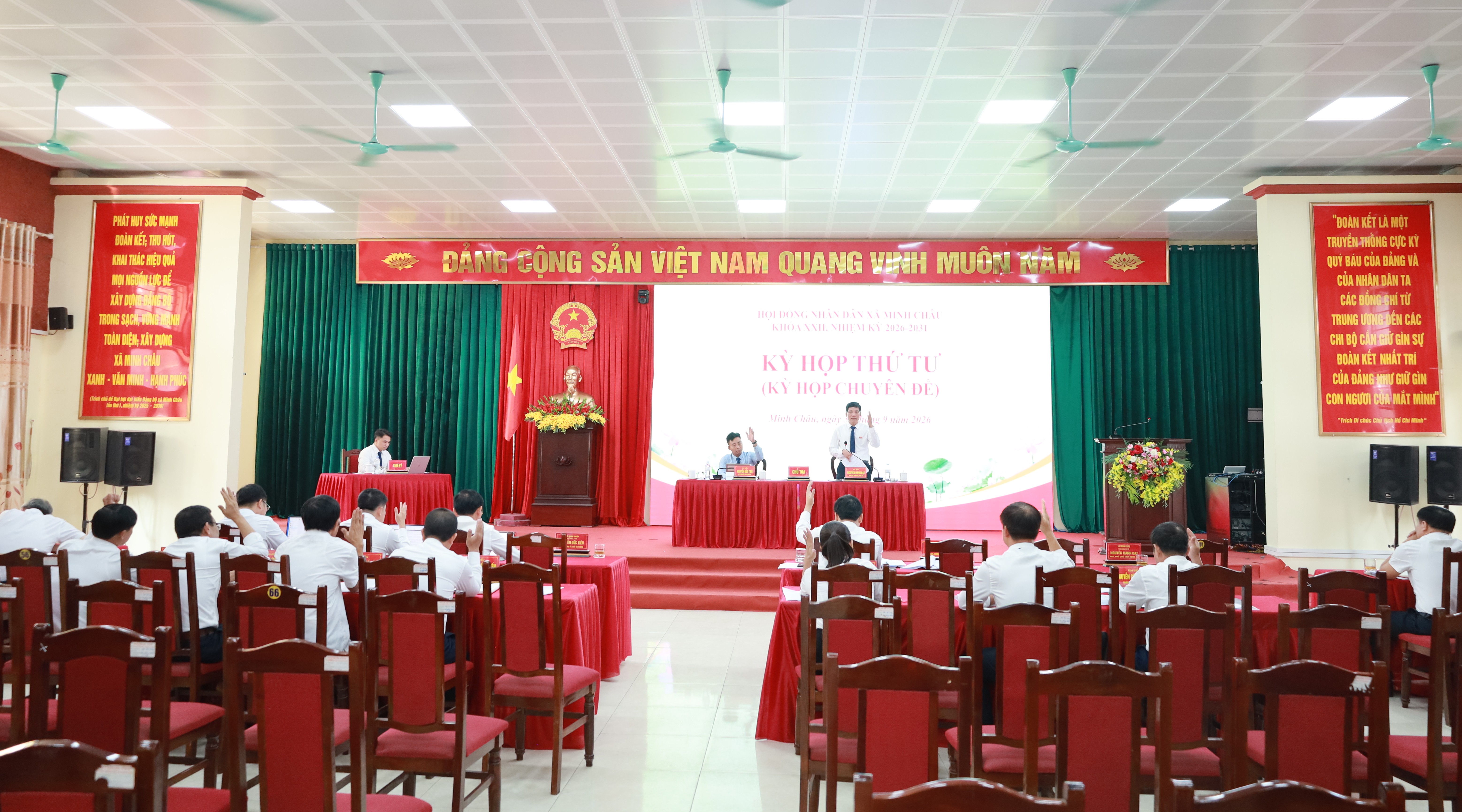 HĐND xã Minh Châu kiện toàn tổ chức bộ máy, tăng giám sát các vấn đề dân sinh