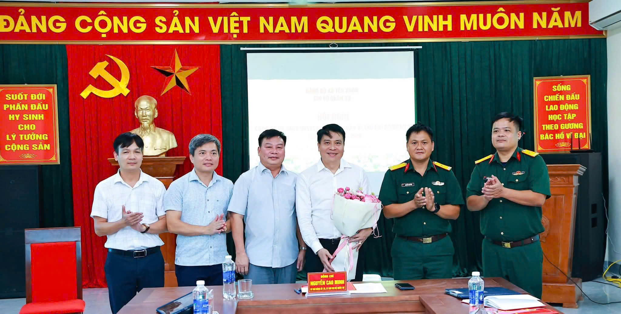 Xã Yên Xuân kiện toàn Bí thư Chi bộ Quân sự, triển khai nhiệm vụ tháng 10