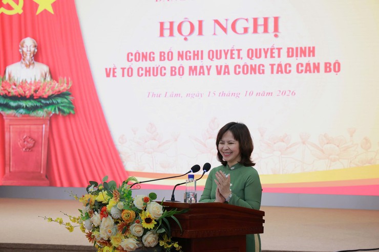 Xã Thư Lâm tổ chức lại 5 phòng chuyên môn, thành lập 11 chi bộ trực thuộc