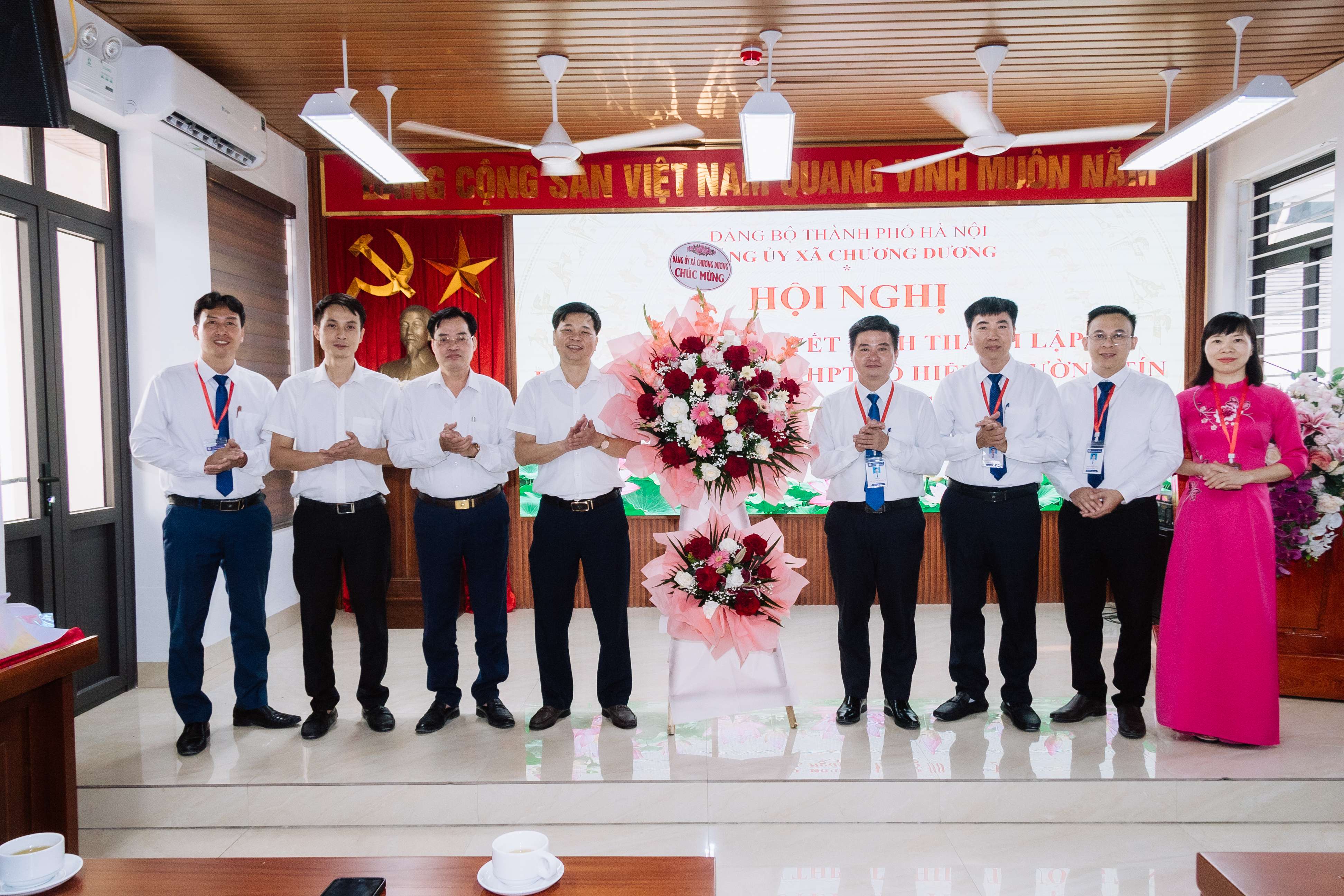 Đảng ủy xã Chương Dương công bố Quyết định thành lập Đảng bộ Trường THPT Tô Hiệu - Thường Tín