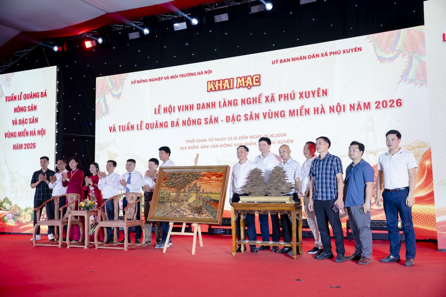 Hà Nội khai mạc Lễ hội vinh danh làng nghề, giới thiệu 1000 đặc sản, sản phẩm OCOP 20 tỉnh, thành phố