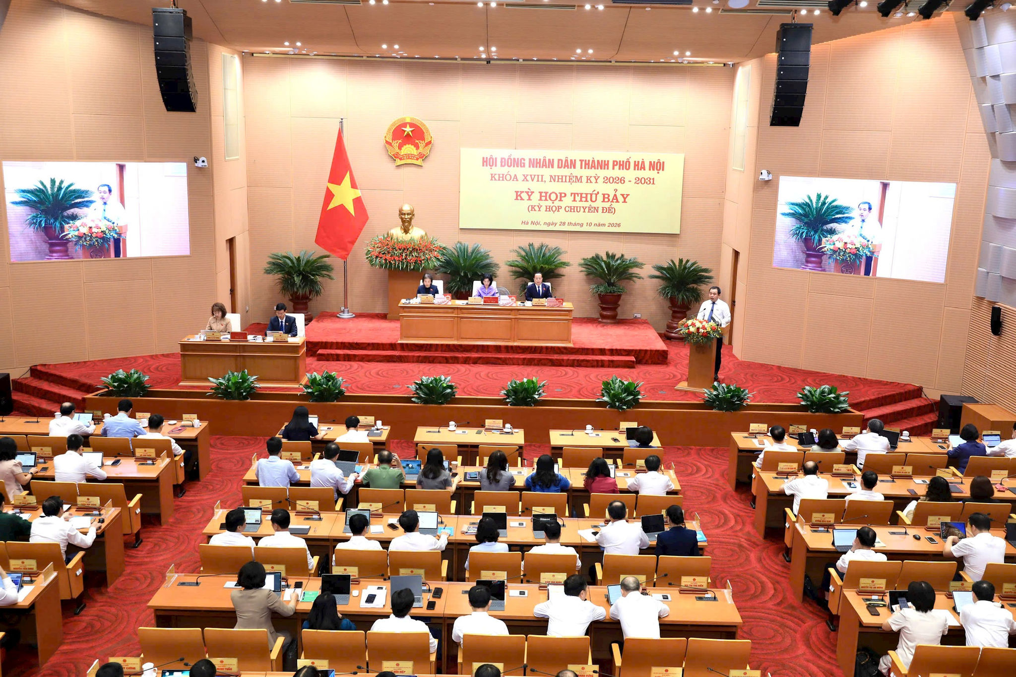 Tháo gỡ các “điểm nghẽn”, kiến tạo cơ chế đột phá phát triển Thủ đô toàn diện, bền vững