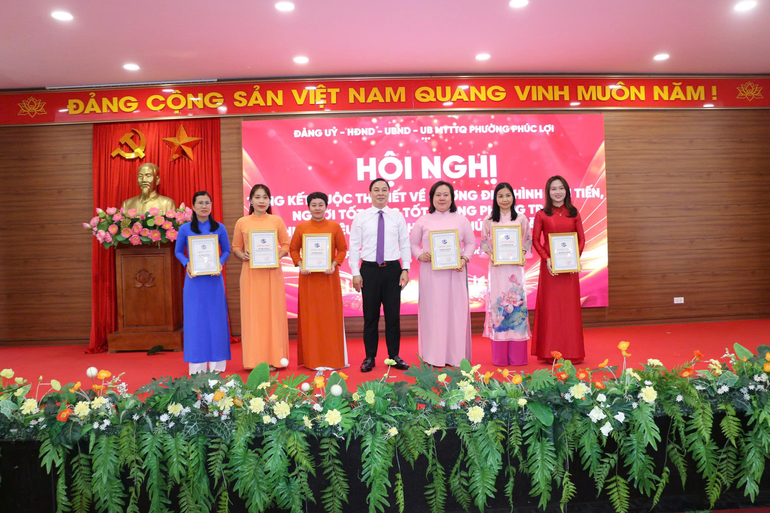 Phường Phúc Lợi tôn vinh các điển hình tiên tiến, người tốt, việc tốt