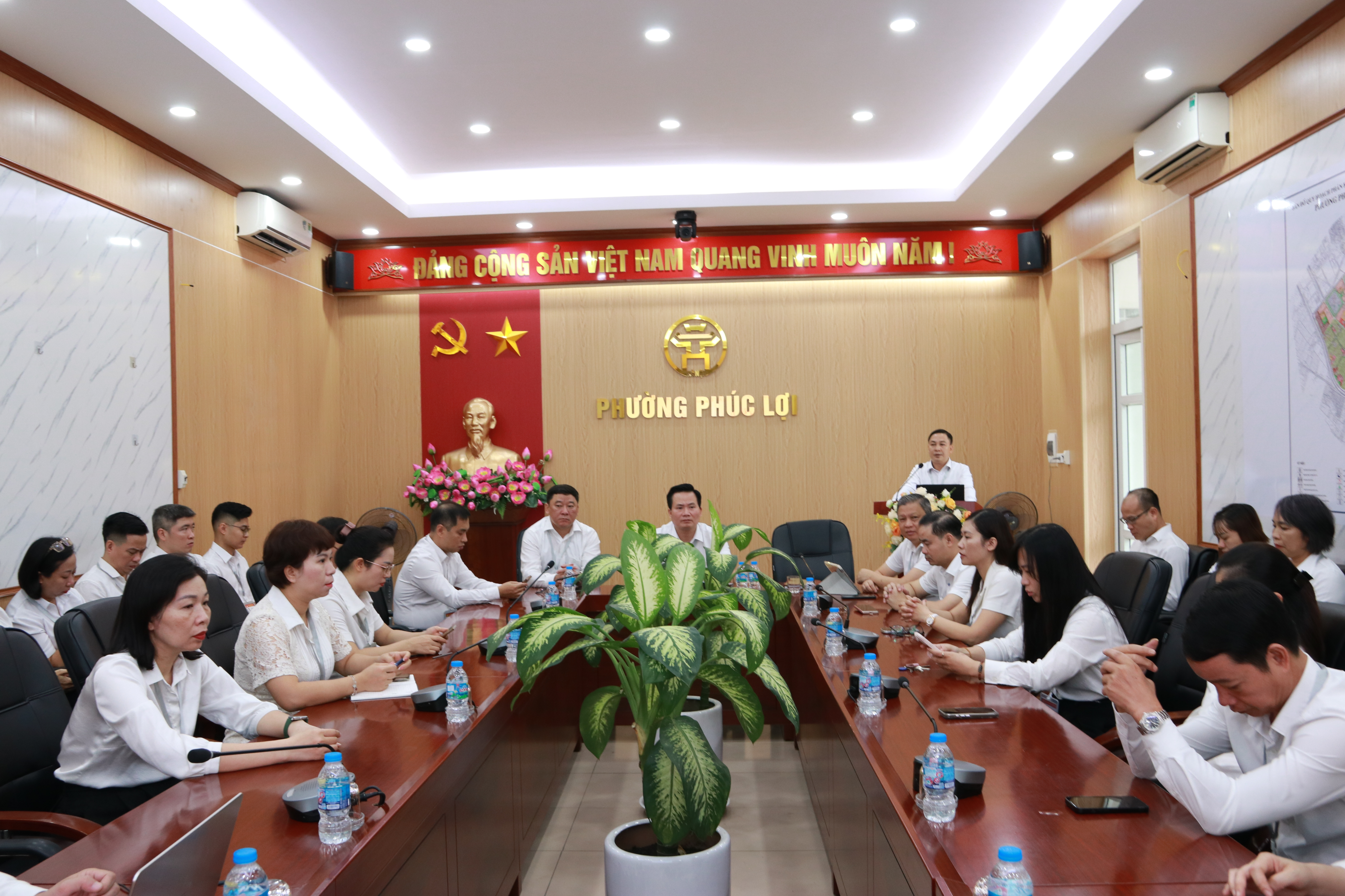 Phường Phúc Lợi tập trung nâng cao chất lượng công tác Đảng, siết chặt kỷ luật hành chính