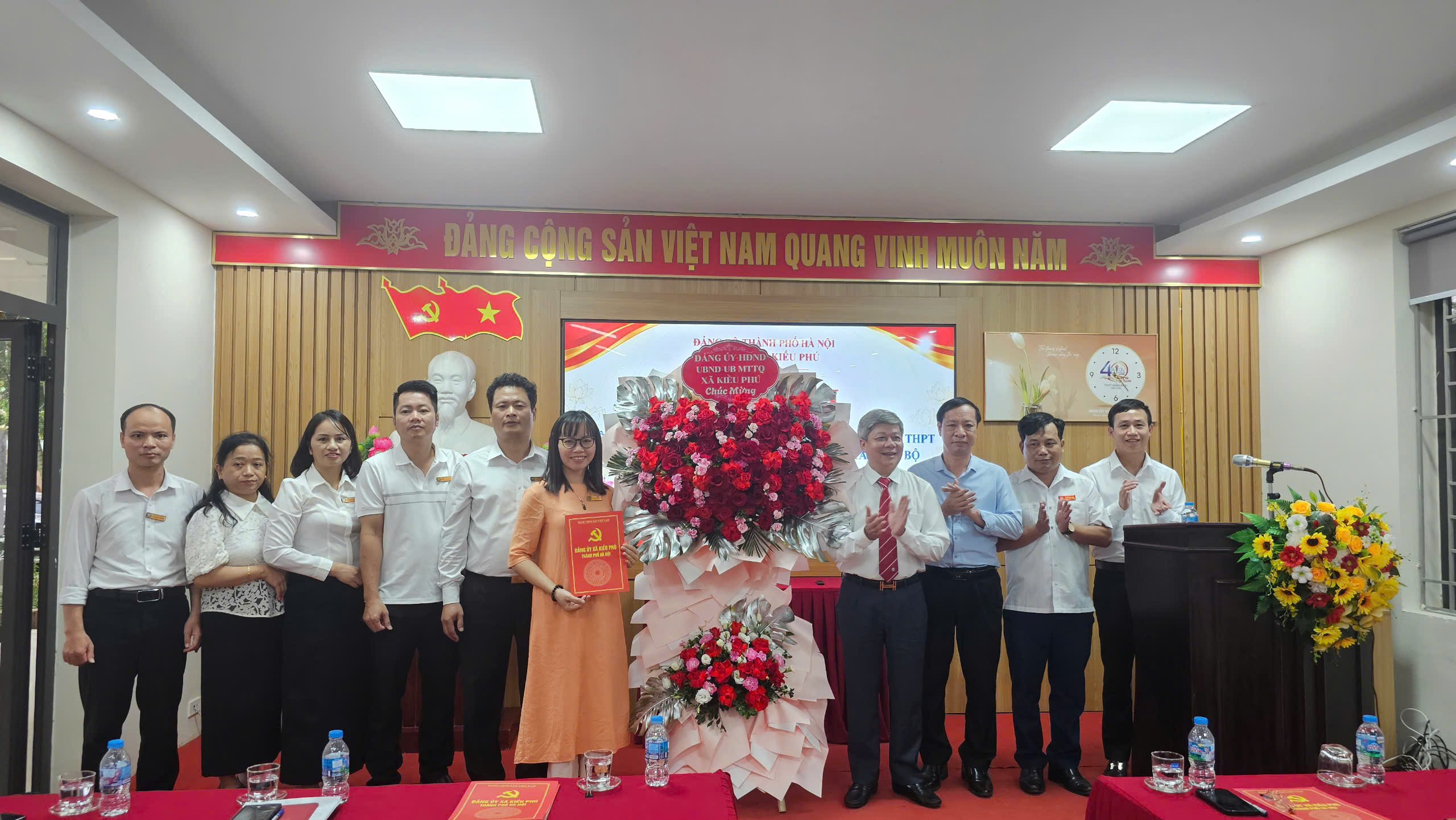 Xã Kiều Phú: Công bố quyết định thành lập Đảng bộ Trường THPT Minh Khai