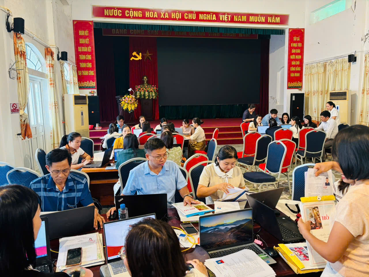 Đảng uỷ xã Phúc Sơn đẩy mạnh số hóa, tạo lập hồ sơ đảng viên
