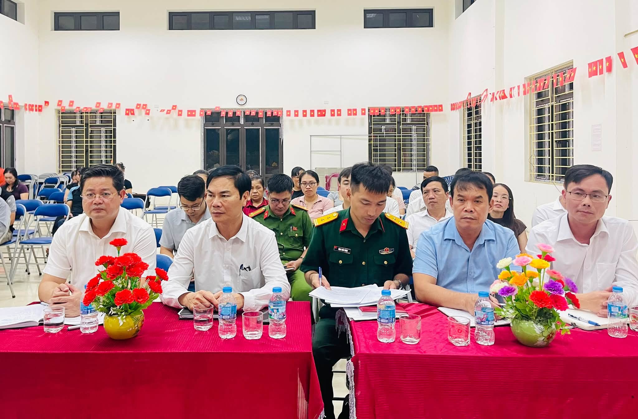 Chi bộ thôn Linh Chiểu (xã Phúc Lộc) tập trung giải phóng mặt bằng, làm sạch dữ liệu đất đai