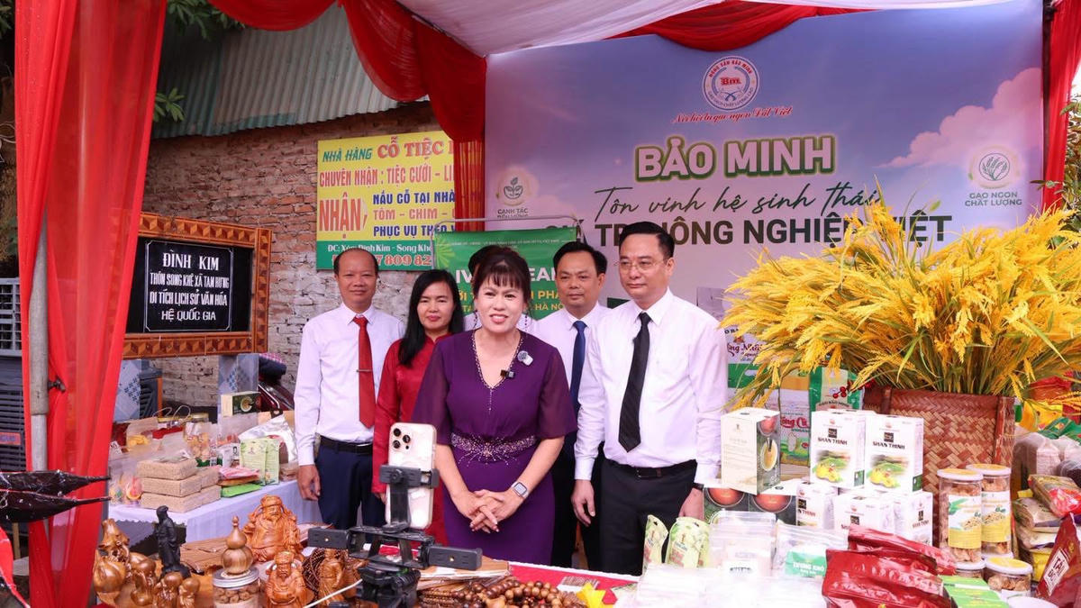Xã Tam Hưng đưa sản phẩm làng nghề lên nền tảng số