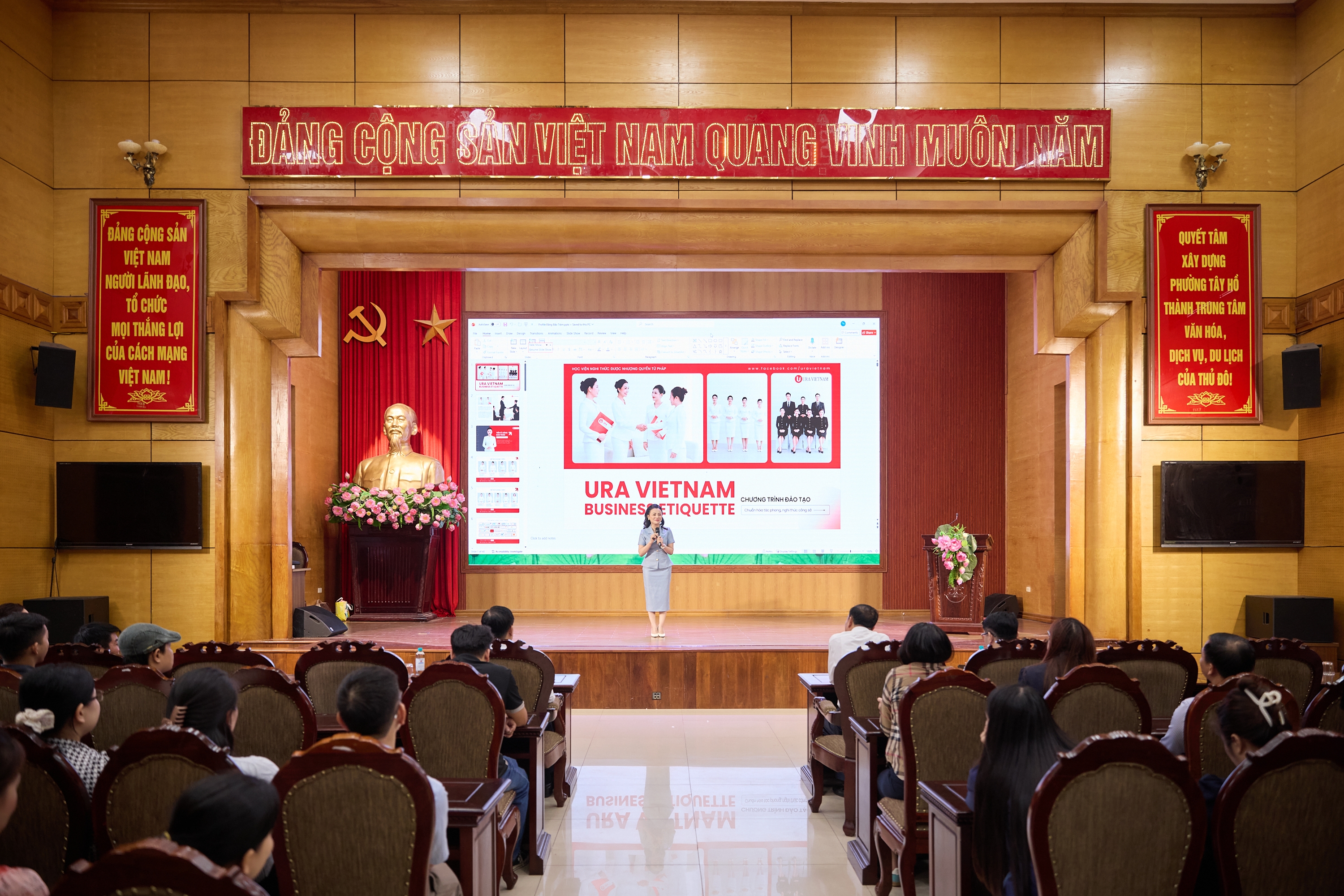 Phường Tây Hồ: Nâng cao kỹ năng giao tiếp, văn hóa công vụ và phong thái chuyên nghiệp cho đội ngũ cán bộ, công chức