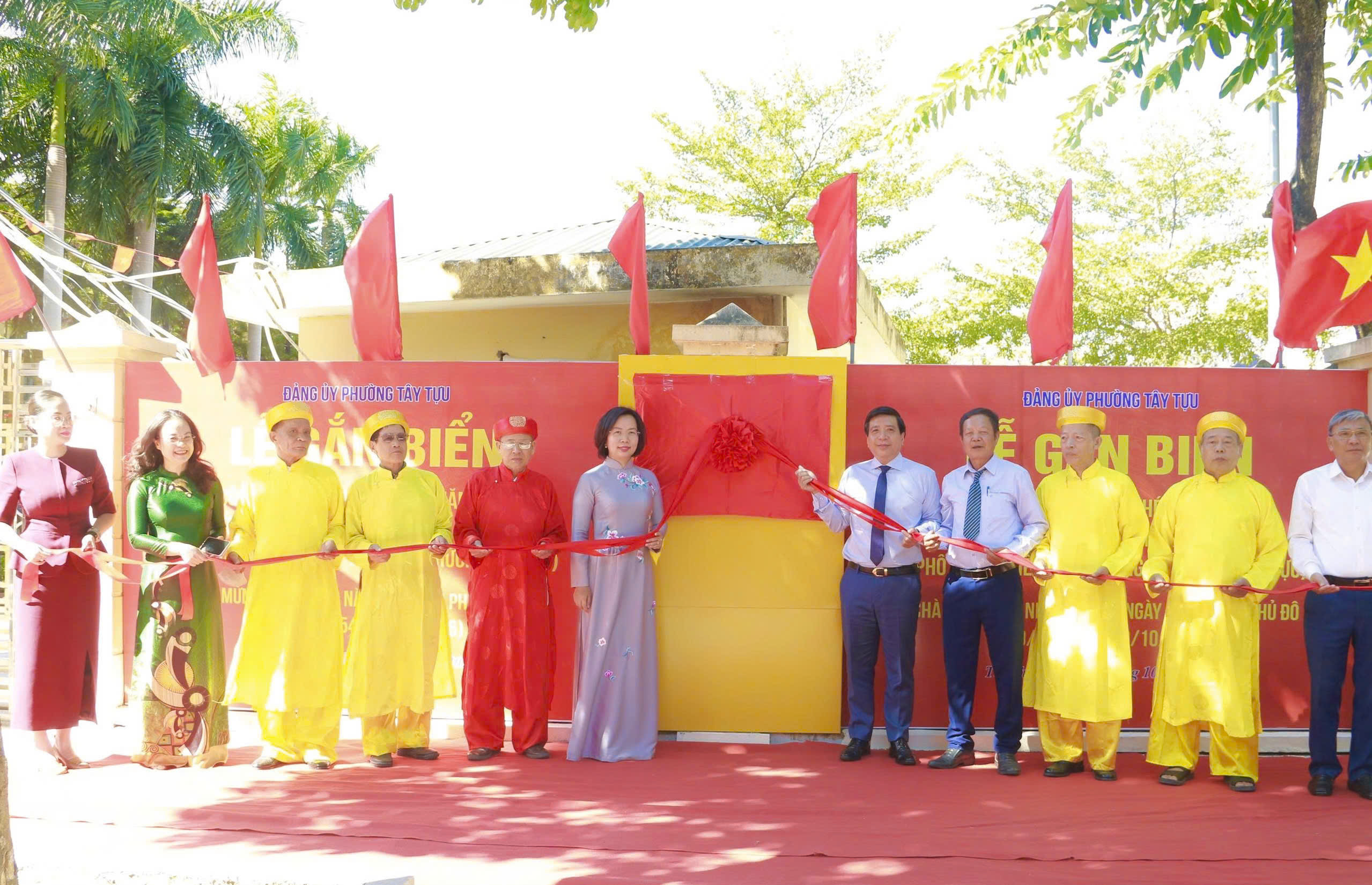Phường Tây Tựu gắn biển công trình “Dân vận khéo” bảo đảm an toàn cho học sinh