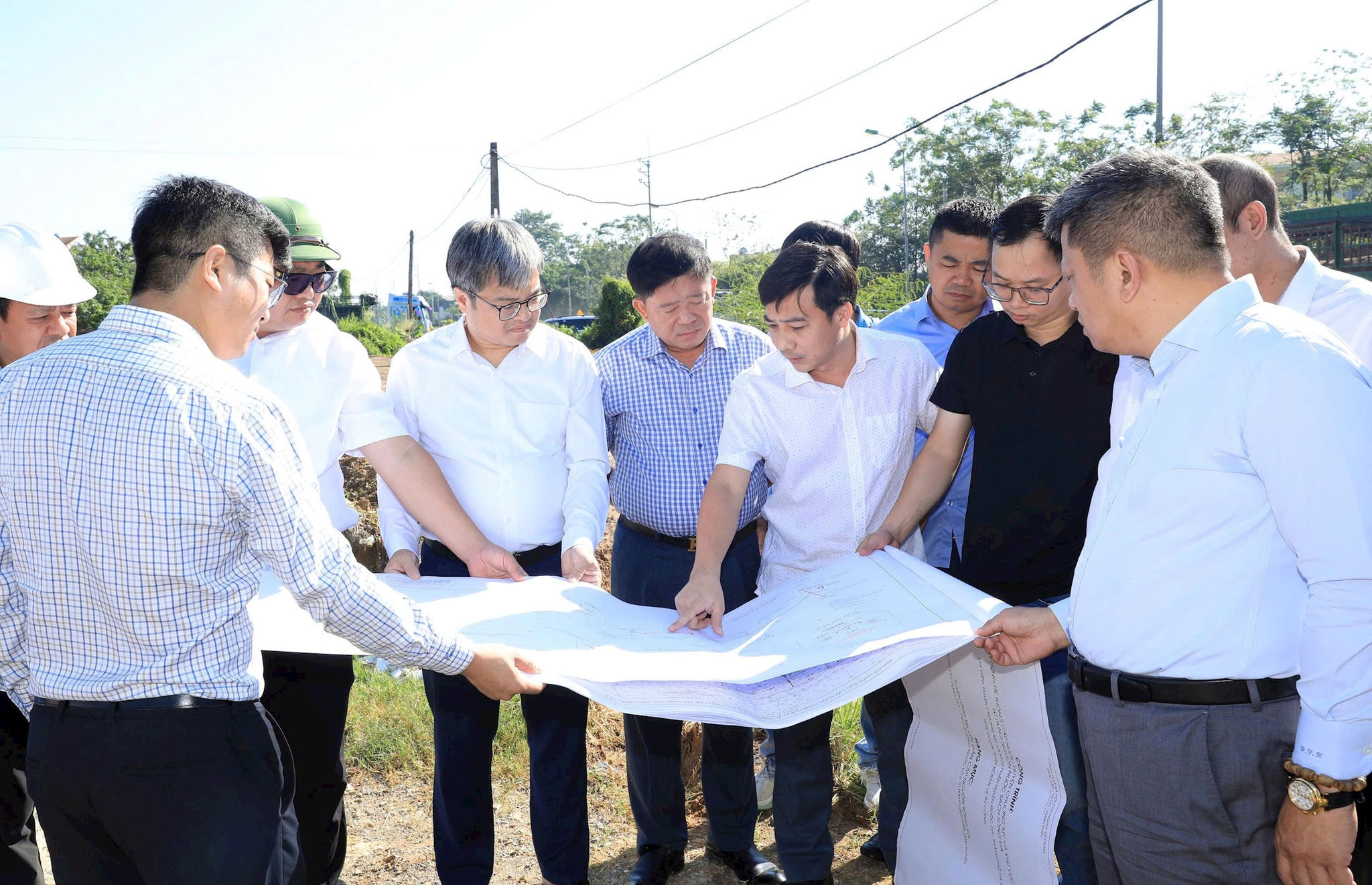 Tập trung tháo gỡ vướng mắc về hạ tầng kỹ thuật dự án cải tạo, nâng cấp Quốc lộ 6