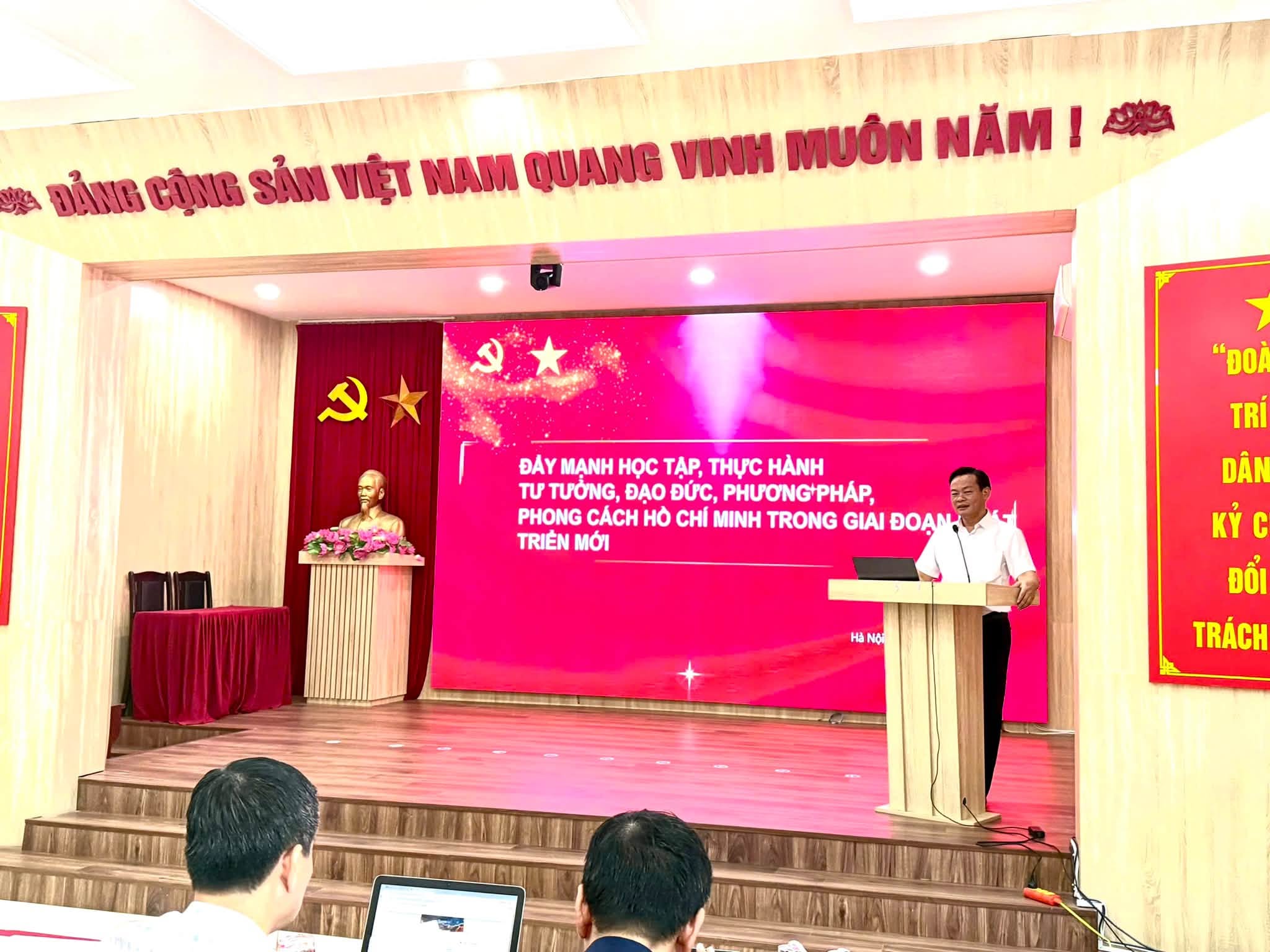 Phường Hồng Hà quán triệt các nghị quyết, chỉ thị của Bộ Chính trị