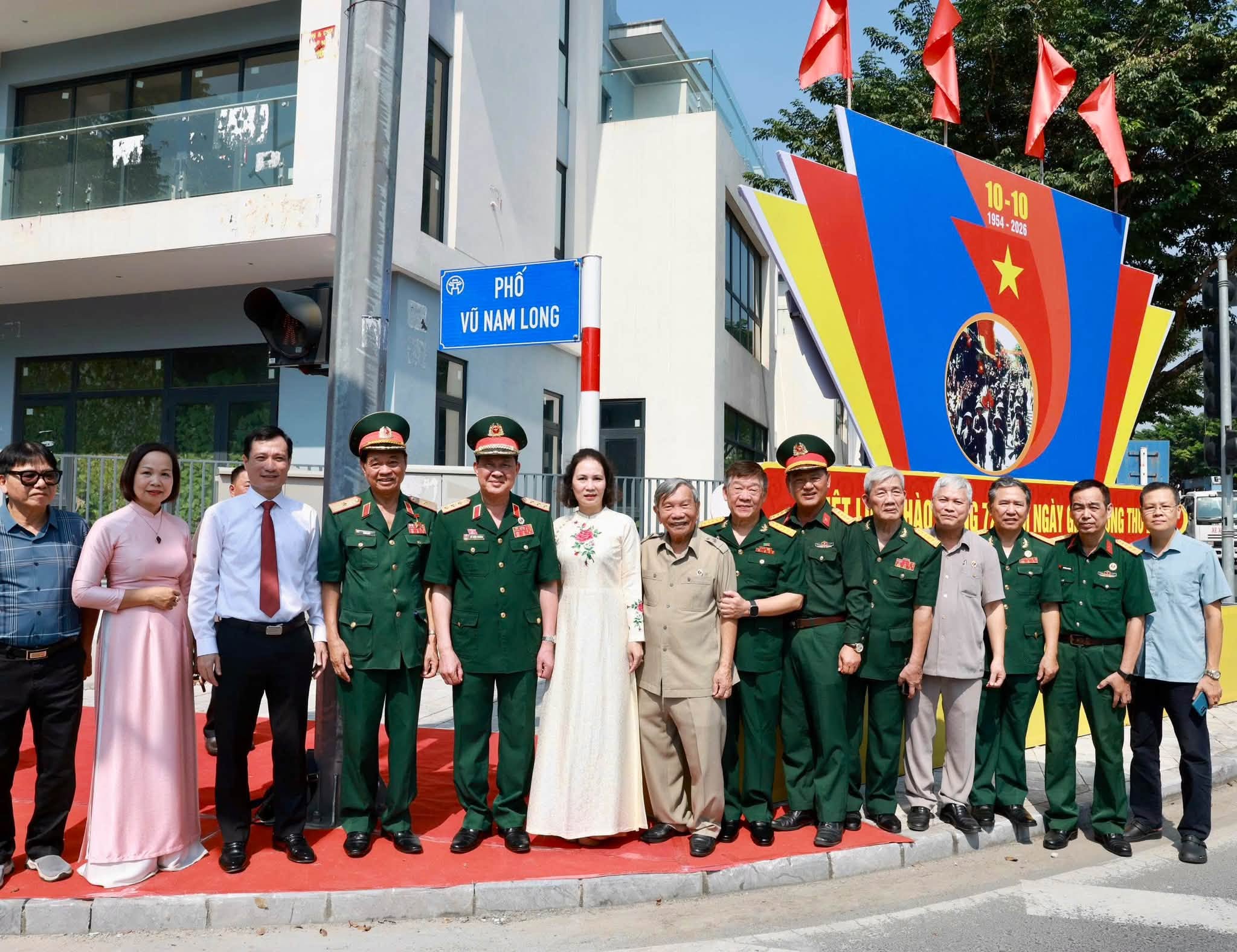 Phường Dương Nội gắn biển tuyến phố mang tên Trung tướng Vũ Nam Long: Tri ân, tiếp nối truyền thống cách mạng