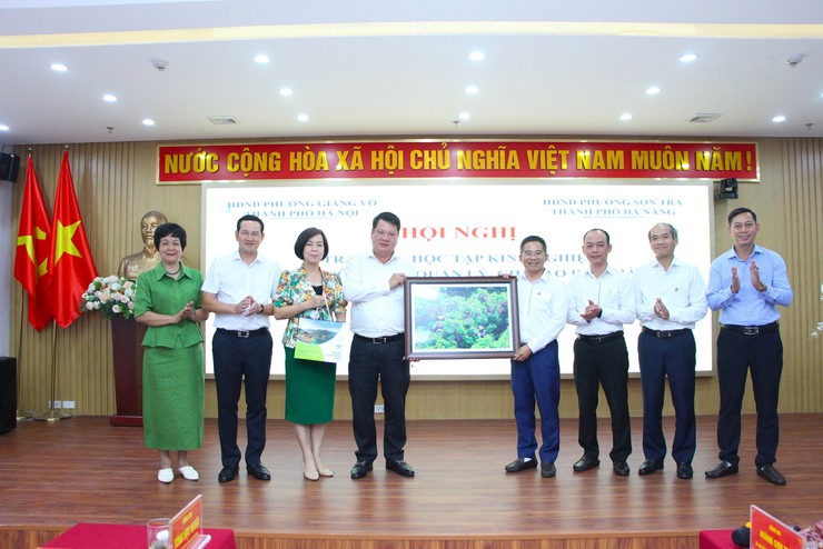 Phường Giảng Võ chia sẻ kinh nghiệm quản lý, điều hành với phường Sơn Trà (Thành phố Đà Nẵng)