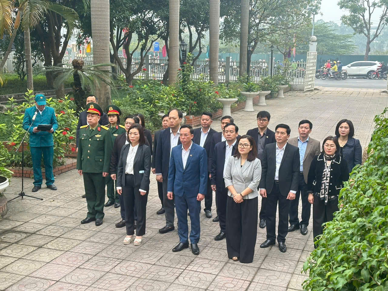 Phường Long Biên dâng hương tri ân các anh hùng liệt sĩ, lan tỏa đạo lý “uống nước nhớ nguồn” dịp Tết Bính Ngọ 2026