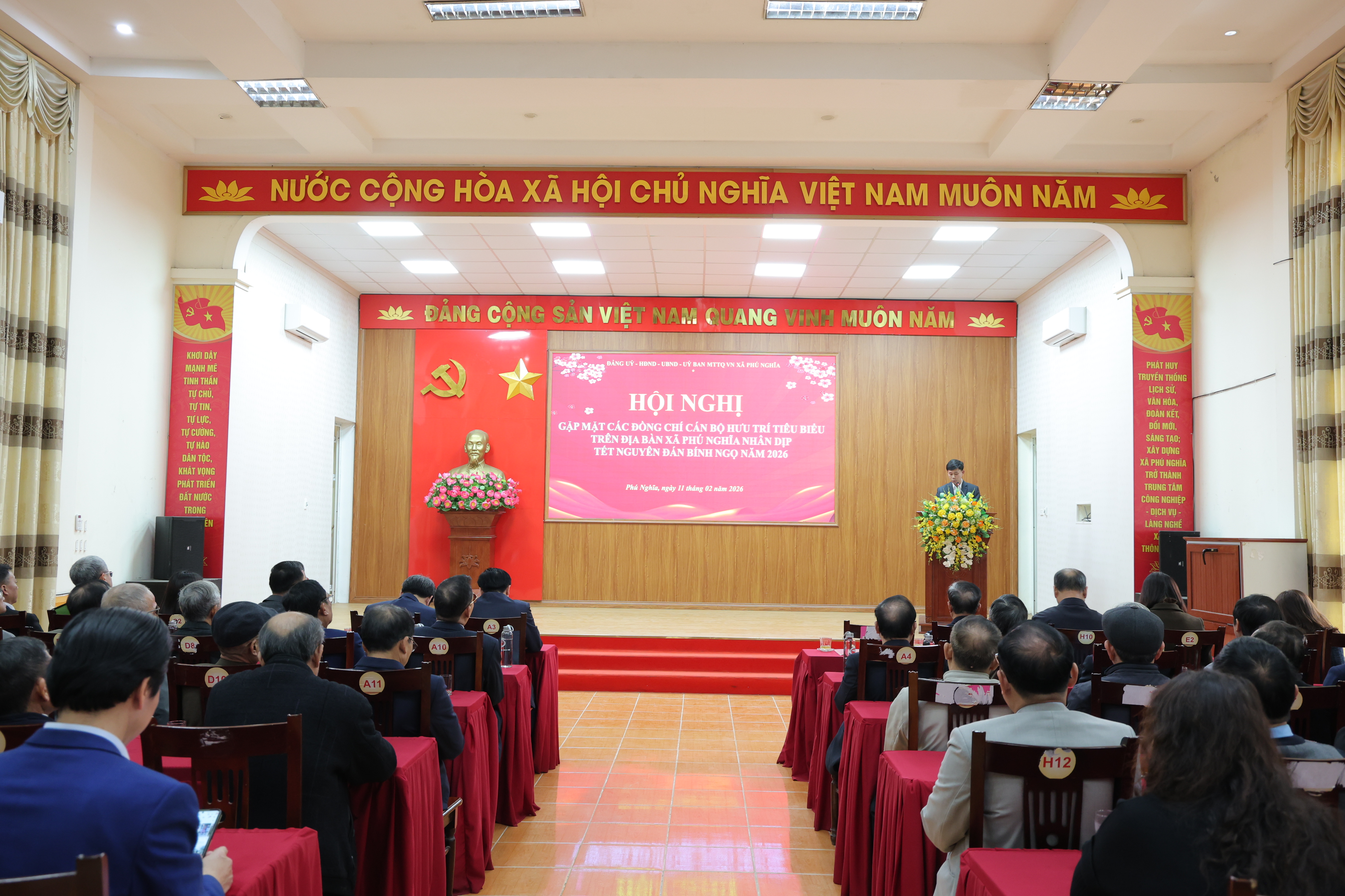 Xã Phú Nghĩa gặp mặt cán bộ hưu trí tiêu biểu, củng cố niềm tin sau năm đầu vận hành mô hình chính quyền địa phương hai cấp
