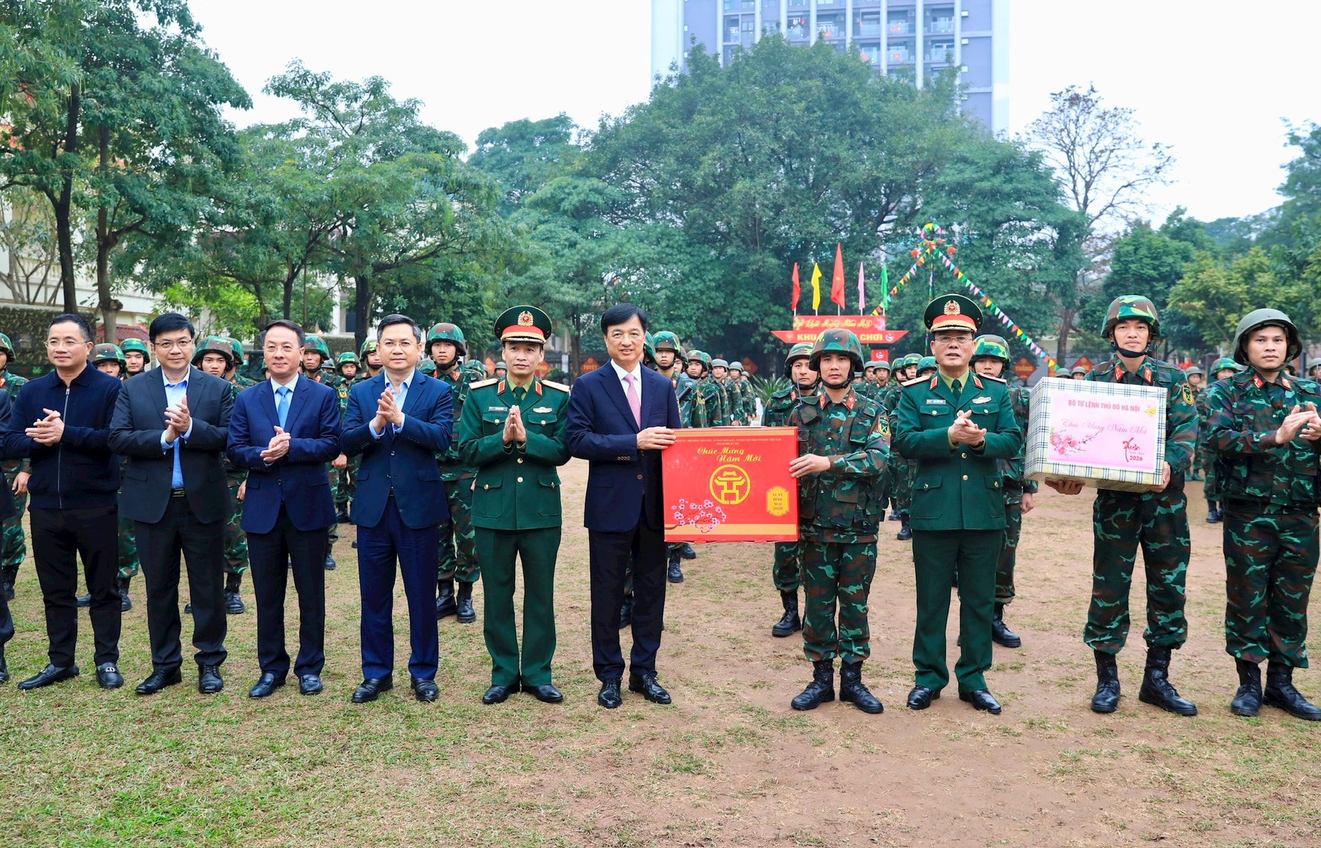 Đồng chí Bí thư Thành uỷ Hà Nội Nguyễn Duy Ngọc chúc Tết hai đơn vị lực lượng vũ trang Thủ đô