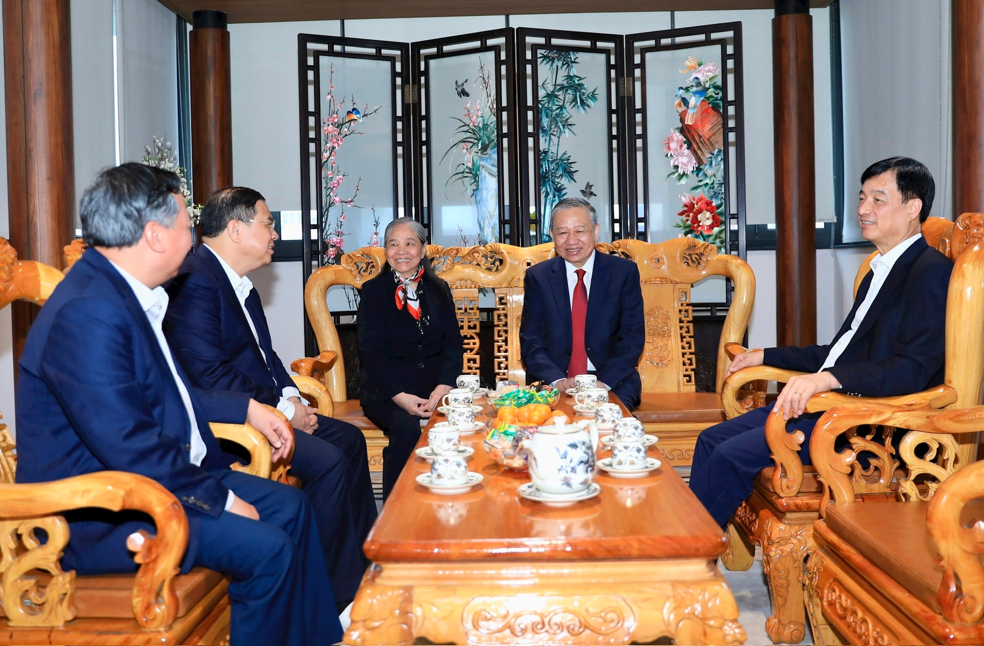 Tổng Bí thư Tô Lâm tưởng niệm các đồng chí Trường Chinh, Lê Duẩn, Đỗ Mười, Lê Khả Phiêu, Nguyễn Phú Trọng và Đại tướng Võ Nguyên Giáp