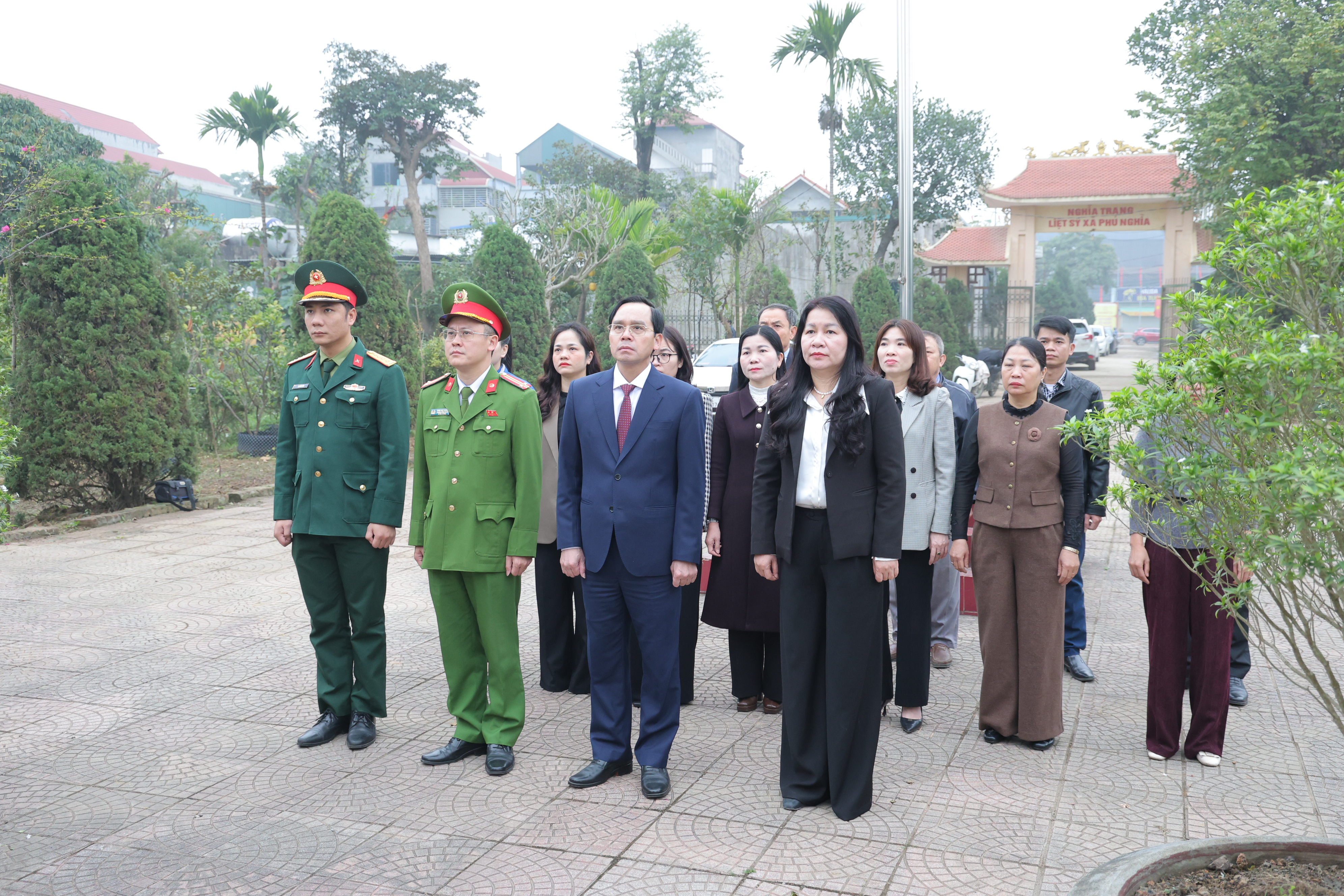 Đảng ủy - HĐND - UBND - Ủy ban MTTQ Việt Nam xã Phú Nghĩa dâng hương tưởng niệm các Anh hùng liệt sĩ