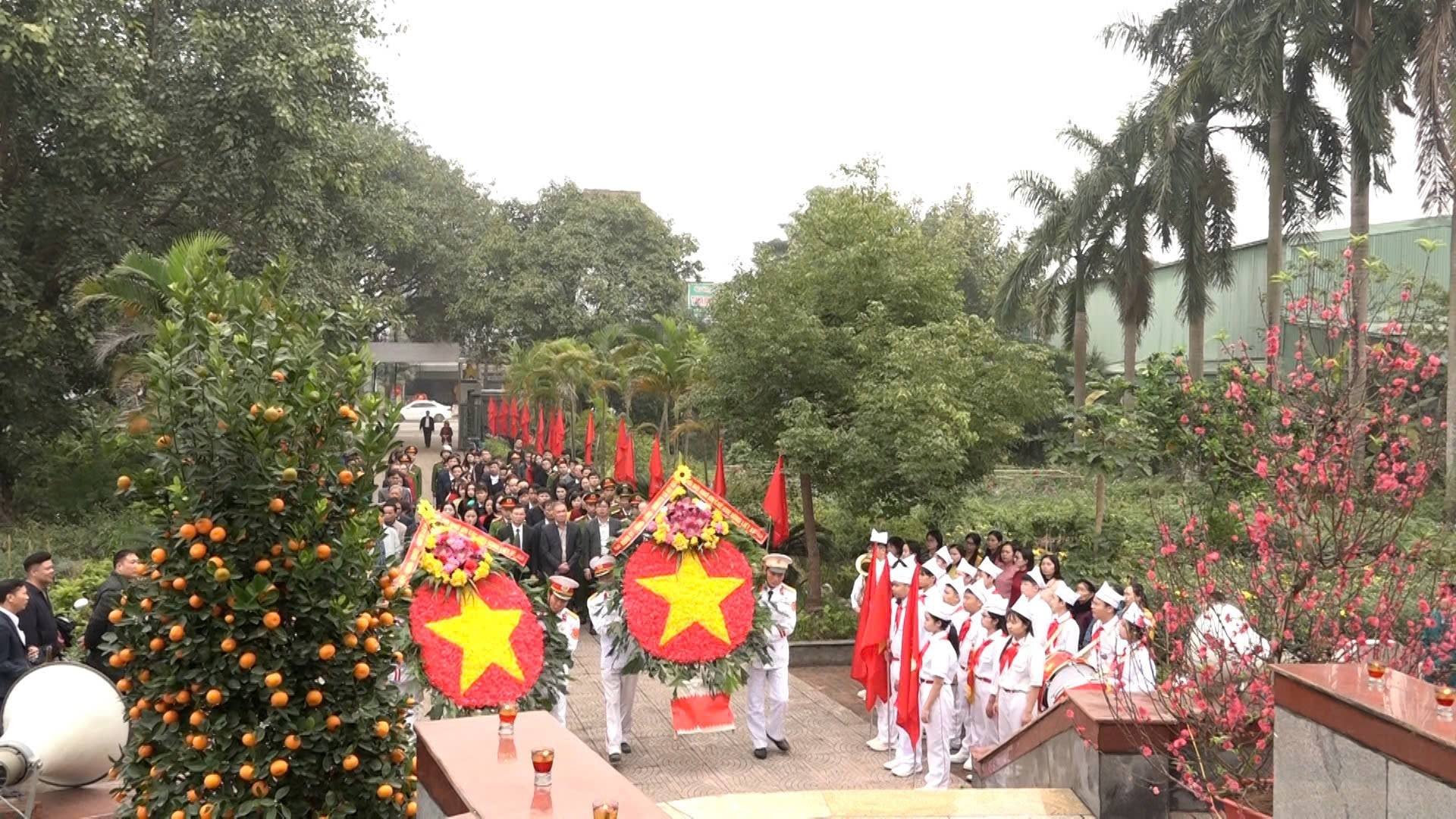 Xã Mỹ Đức dâng hương tri ân anh hùng liệt sĩ, báo công trước anh linh Bác Hồ và gặp mặt cán bộ đầu Xuân Bính Ngọ