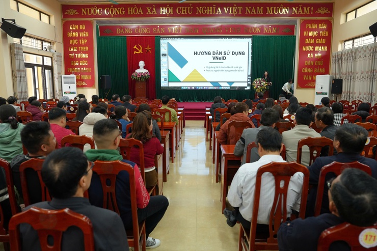 Hơn 200 thành viên Tổ chuyển đổi số cộng đồng xã Thanh Oai được tập huấn nâng cao kỹ năng chuyển đổi số