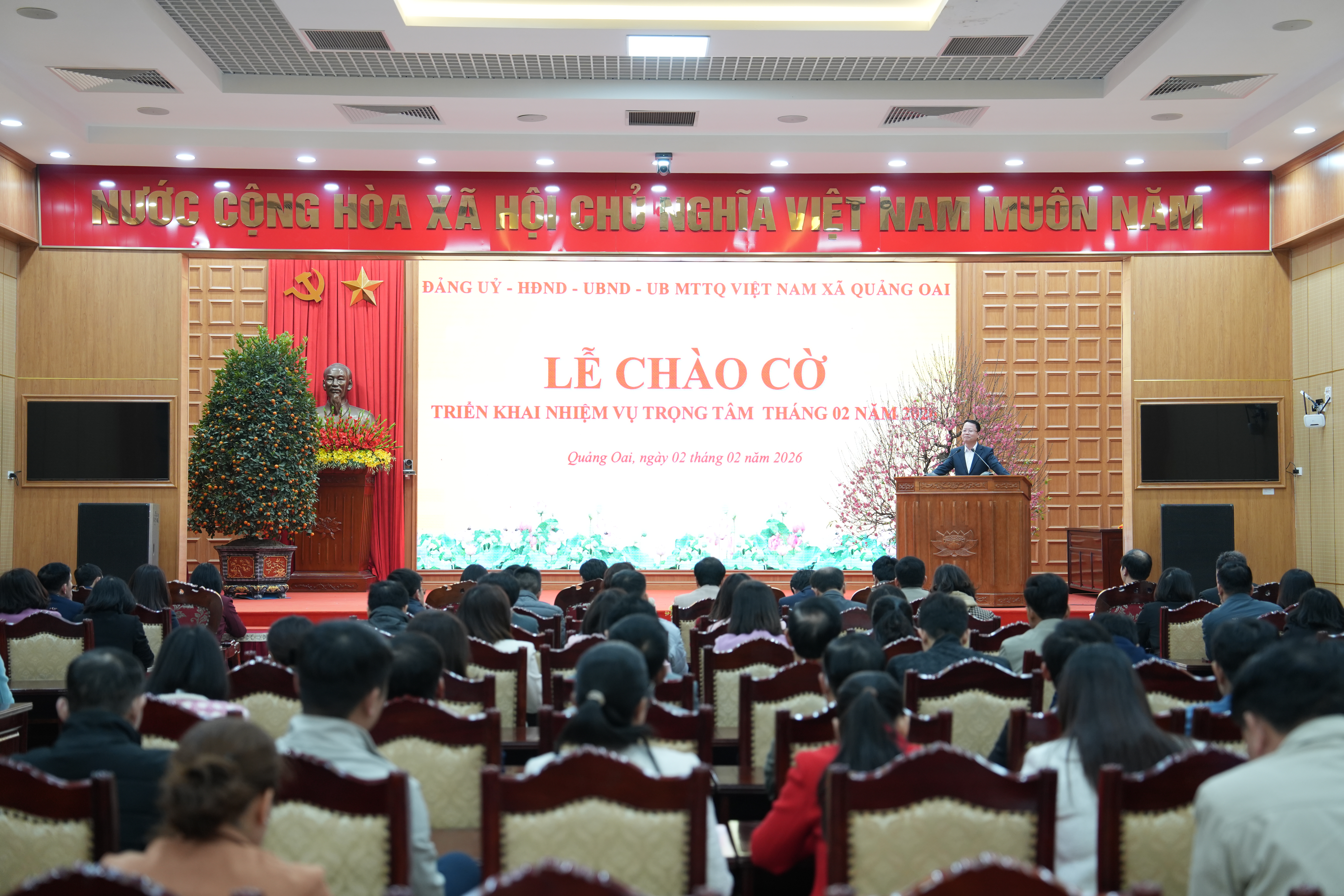 Xã Quảng Oai chào cờ tháng 02-2026, tạo khí thế thi đua ngay từ đầu năm