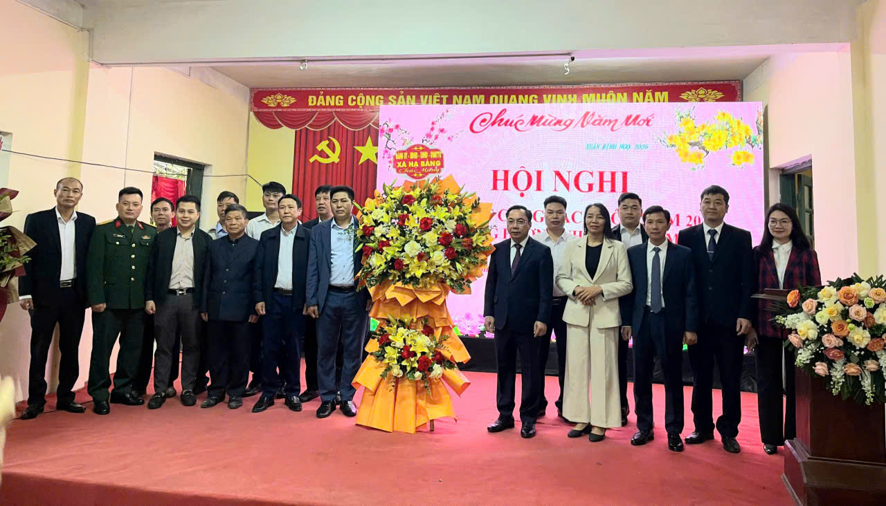 Thôn Kim Bông (xã Hạ Bằng) tổng kết năm 2025, khánh thành Cổng làng, tạo đà phát triển trong mô hình chính quyền địa phương hai cấp