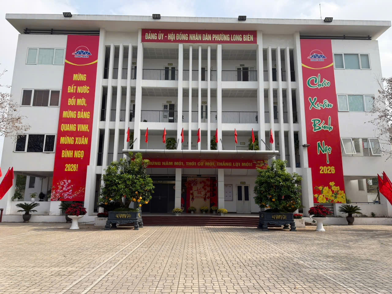 Phường Long Biên rực rỡ sắc xuân, tạo khí thế thi đua ngay từ những ngày đầu năm mới