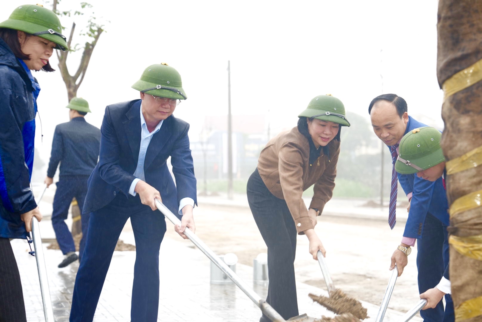 Xã Quảng Oai phát động “Tết trồng cây đời đời nhớ ơn Bác Hồ” Xuân Bính Ngọ 2026 