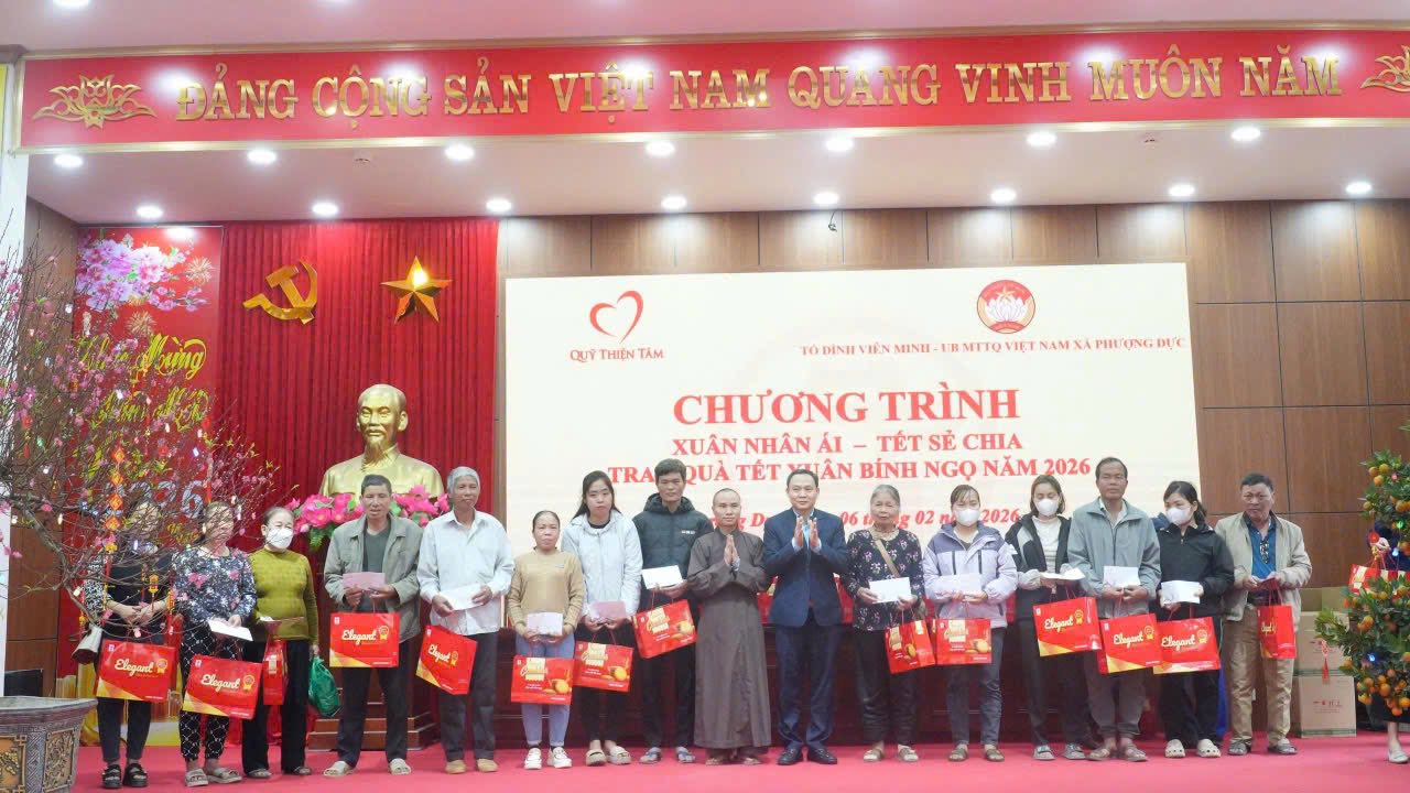 Xã Phượng Dực trao 200 suất quà Tết Xuân Bính Ngọ 2026, lan tỏa nghĩa tình vì người dân khó khăn