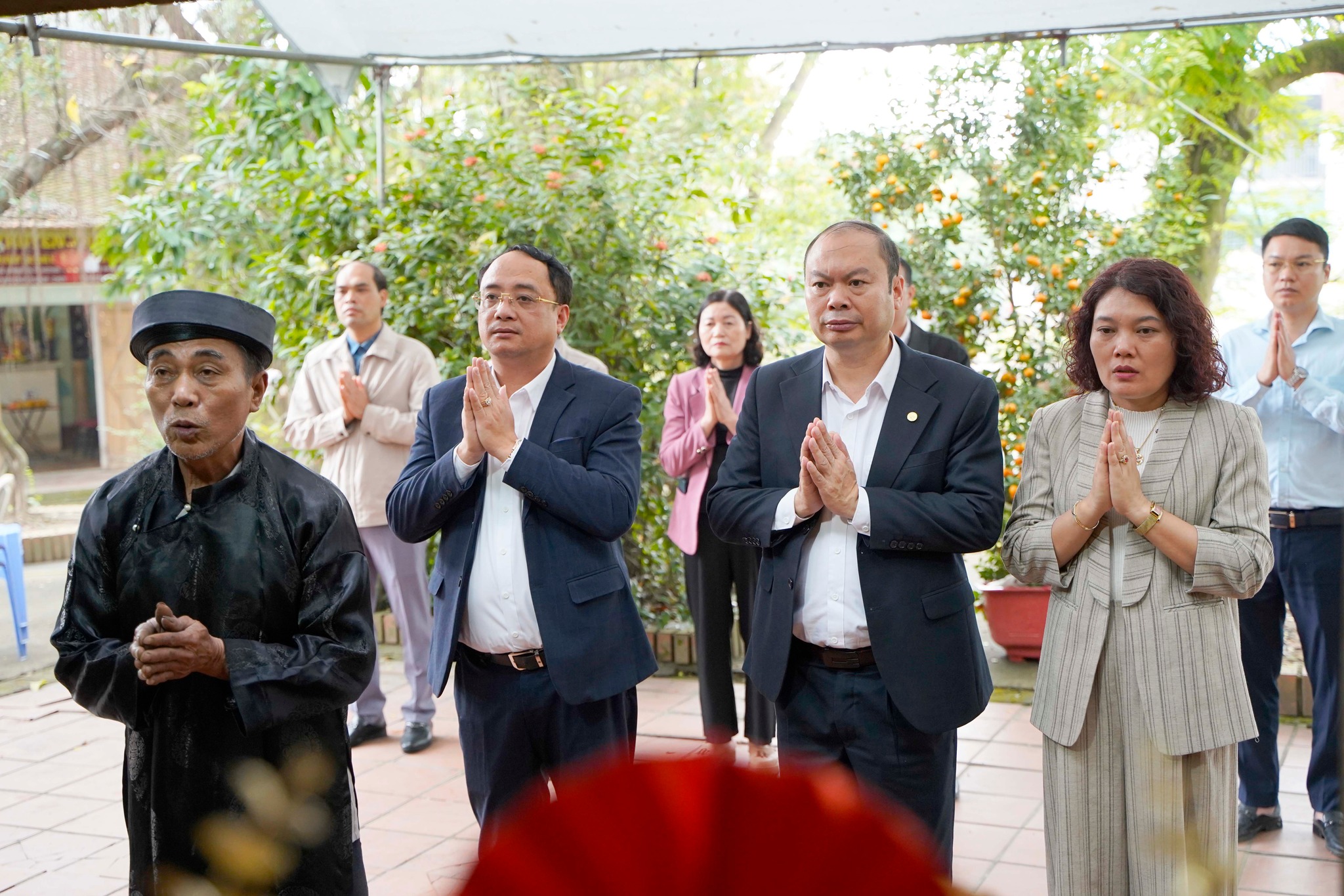 Lãnh đạo xã Chuyên Mỹ thăm, động viên làng nghề khảm trai - sơn mài đầu Xuân Bính Ngọ 2026