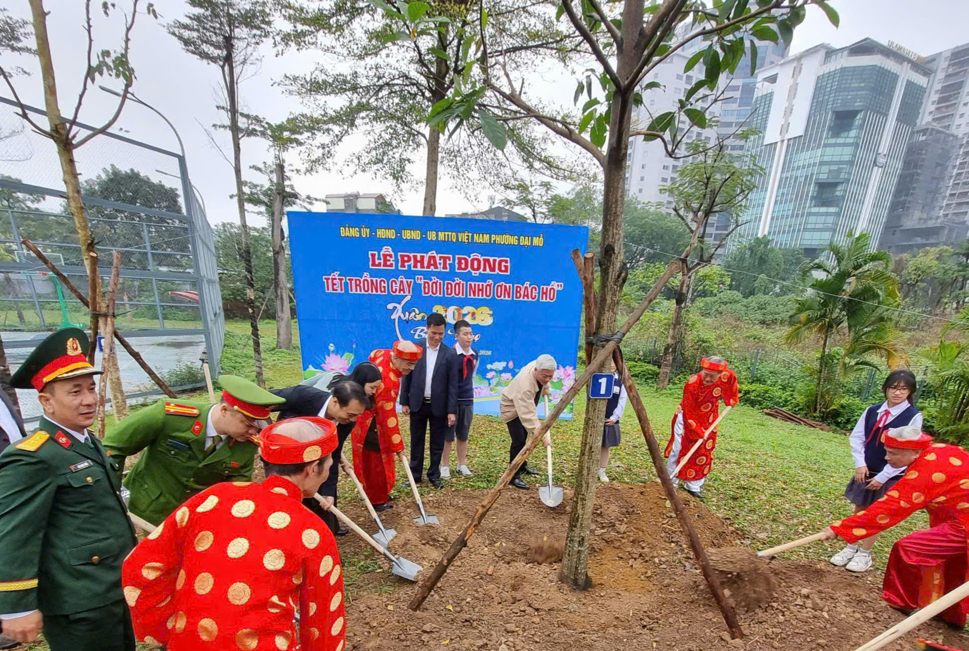 Phường Đại Mỗ phát động Tết trồng cây Xuân Bính Ngọ 2026, quyết tâm hoàn thành trồng 2.000 cây xanh trong năm