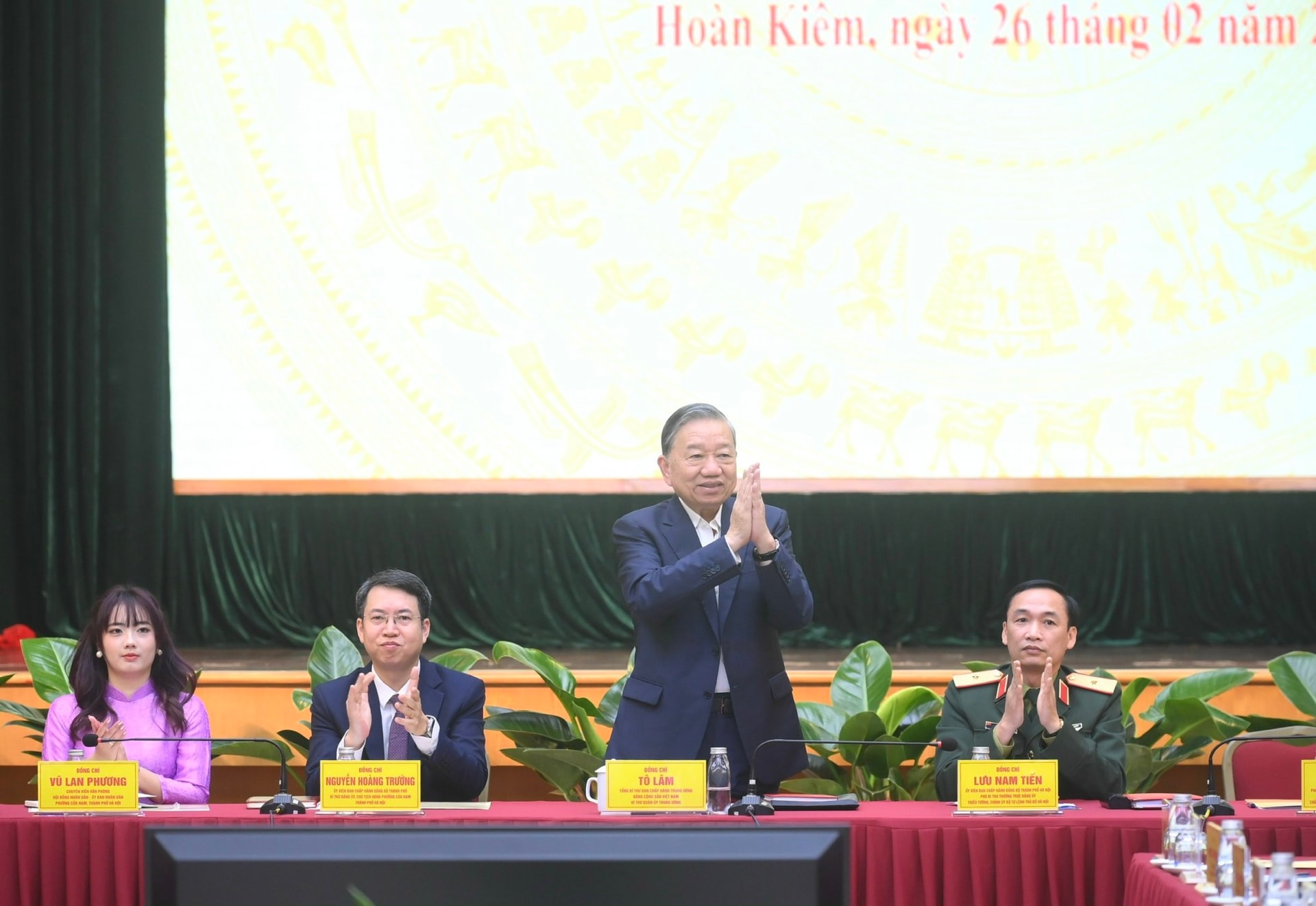 Tổng Bí thư Tô Lâm và ứng cử viên đại biểu Quốc hội tiếp xúc cử tri, vận động bầu cử tại Hà Nội