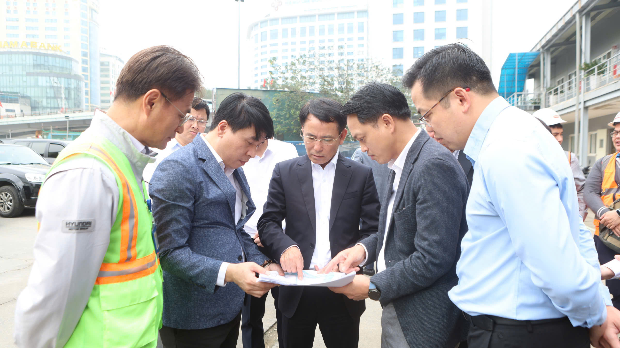Thi công cuốn chiếu, hoàn trả mặt bằng kịp thời để giảm ùn tắc quanh các ga Metro