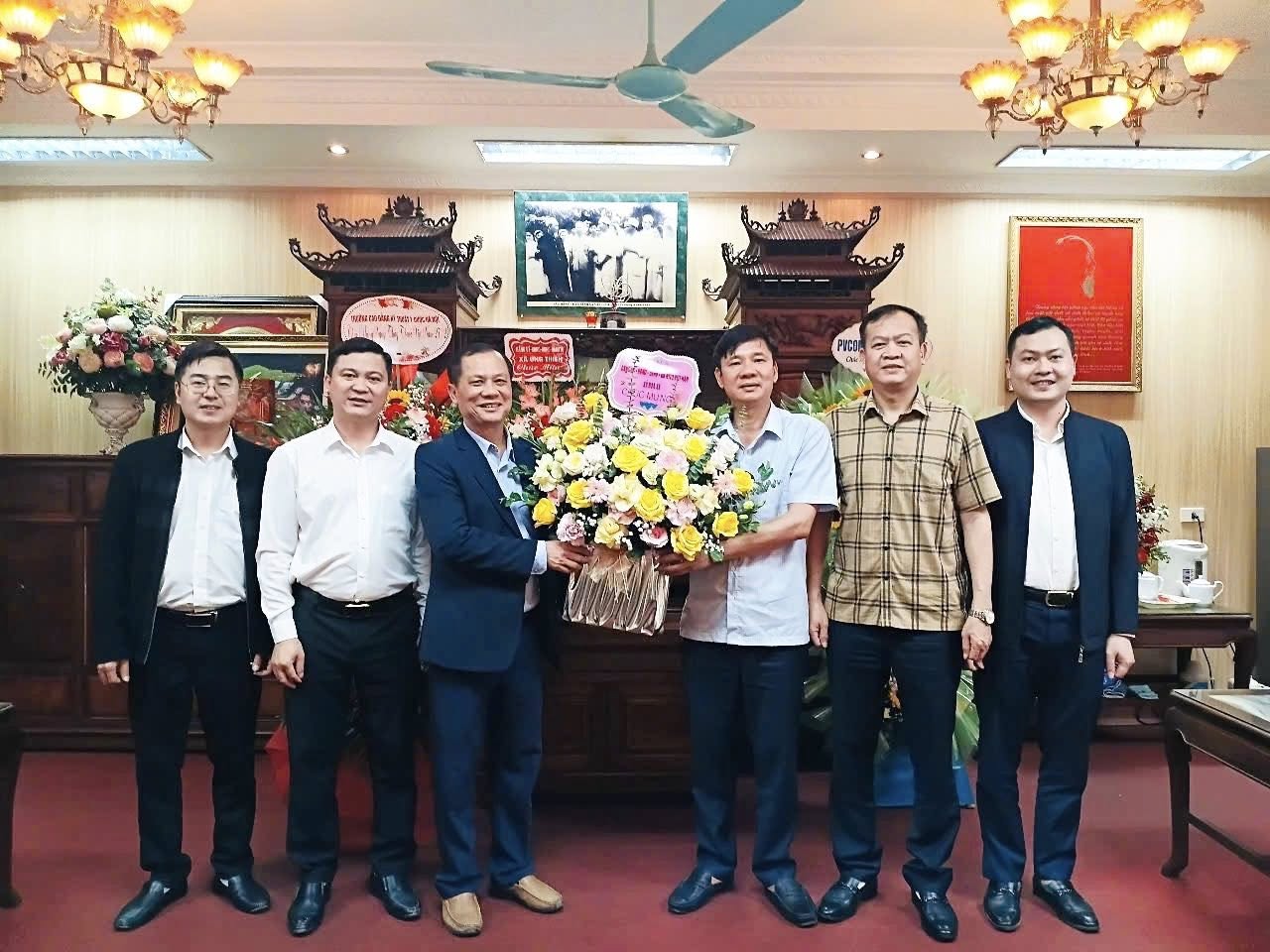 Lãnh đạo xã Hòa Xá tri ân đội ngũ thầy thuốc, khẳng định vai trò nòng cốt của y tế cơ sở dịp 27-02