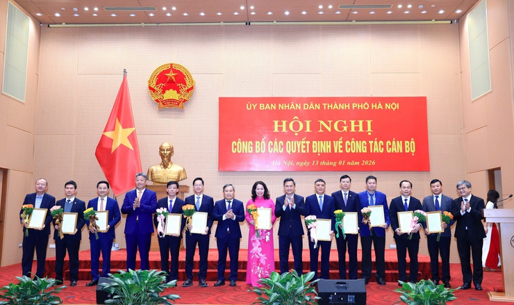 Hà Nội kiện toàn đồng loạt cán bộ chủ chốt, siết kỷ cương điều hành, tạo đà bứt phá năm 2026