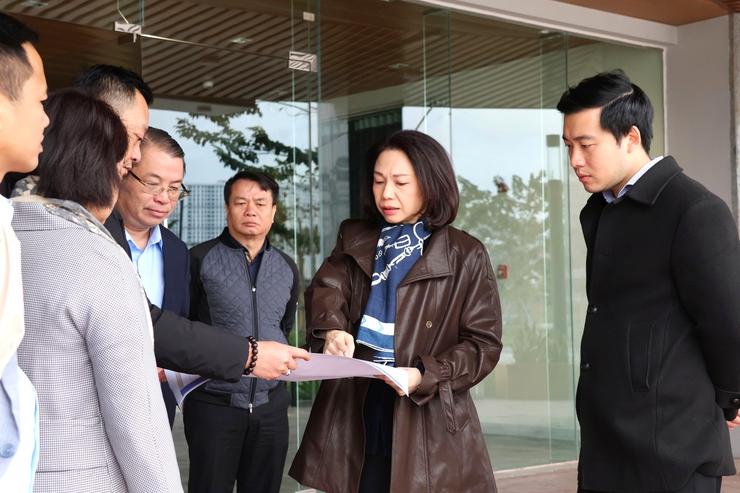 Phó Chủ tịch UBND thành phố Vũ Thu Hà siết chặt công tác trang trí, bảo đảm an toàn phục vụ nhân dân vui Xuân, đón Tết Bính Ngọ 2026