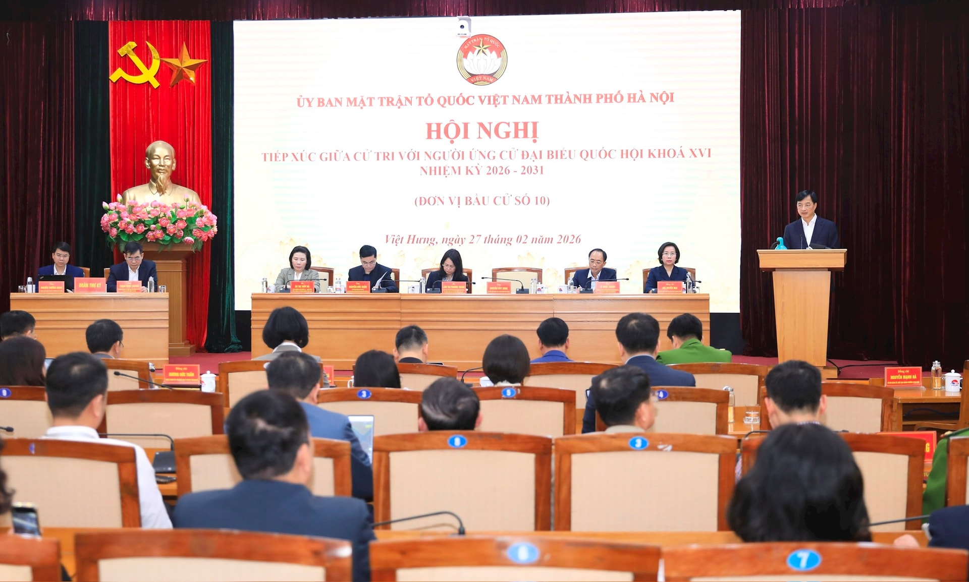 Đồng chí Bí thư Thành ủy Nguyễn Duy Ngọc và 4 ứng cử viên đại biểu Quốc hội vận động bầu cử tại Đơn vị bầu cử số 10