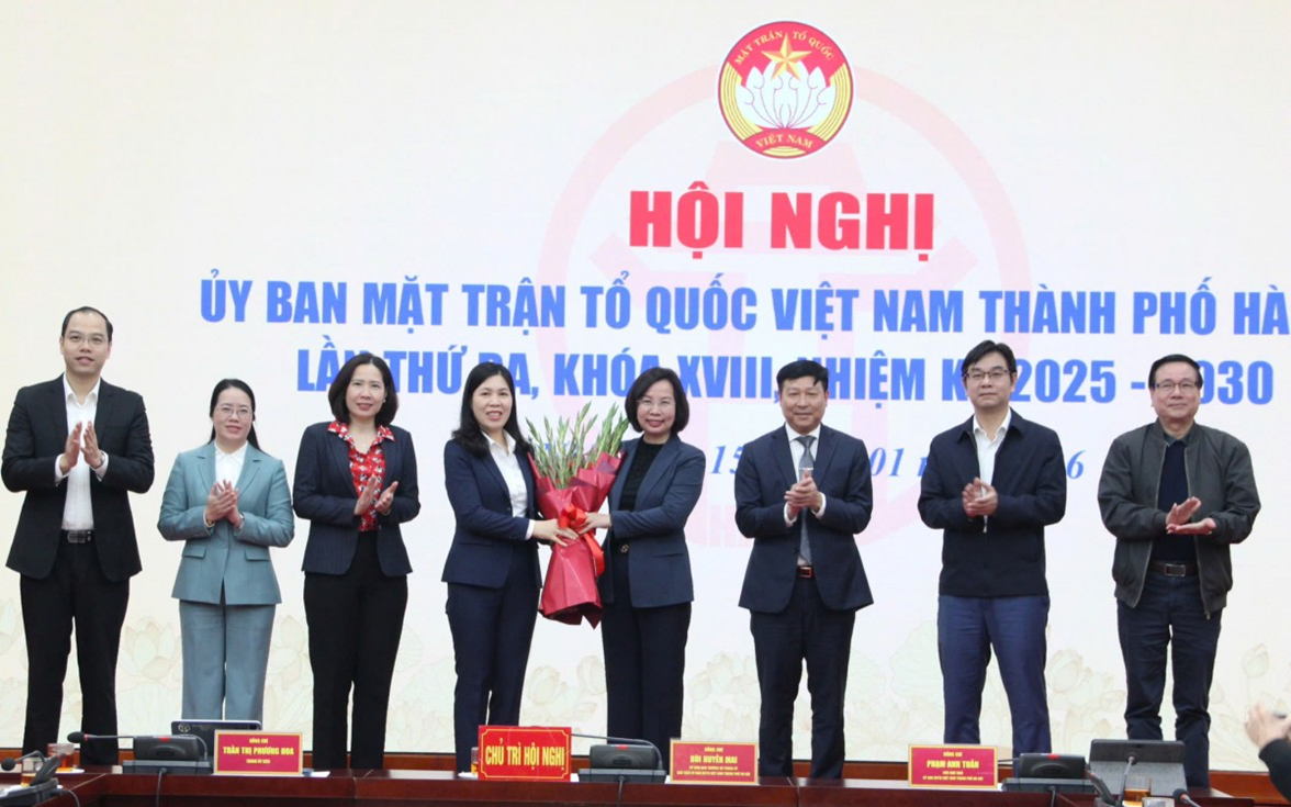 Kiện toàn lãnh đạo MTTQ thành phố Hà Nội: Đồng chí Trần Thị Phương Hoa giữ chức Phó Chủ tịch Thường trực Ủy ban MTTQ thành phố Hà Nội