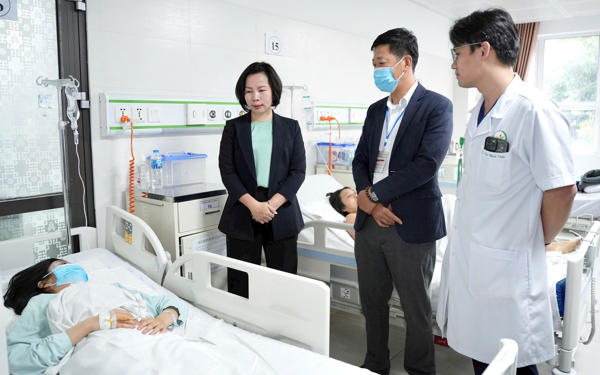 Thành phố Hà Nội kịp thời thăm hỏi, hỗ trợ các nạn nhân vụ tai nạn đặc biệt nghiêm trọng tại Lào Cai