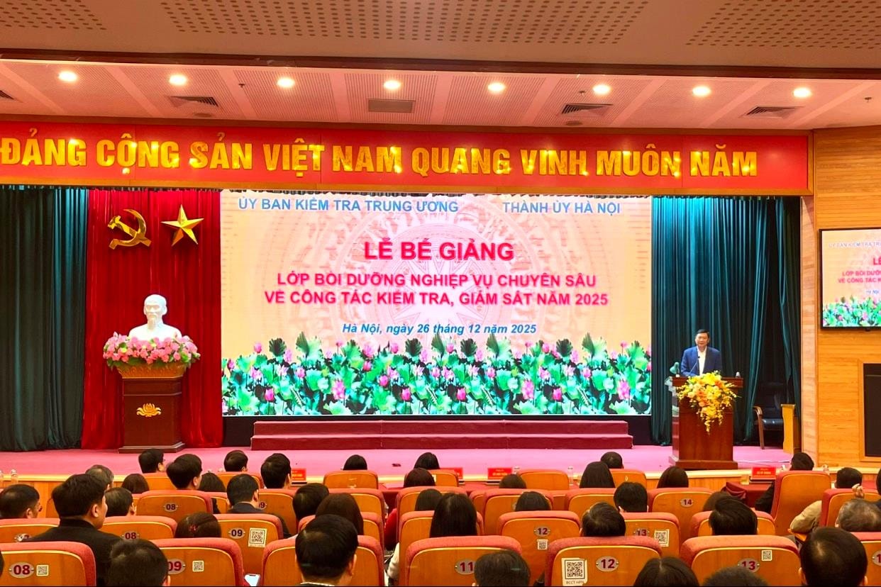 Nâng cao bản lĩnh, nghiệp vụ kiểm tra, giám sát: Ủy ban Kiểm tra Thành ủy Hà Nội bế giảng lớp bồi dưỡng chuyên sâu cho 258 cán bộ