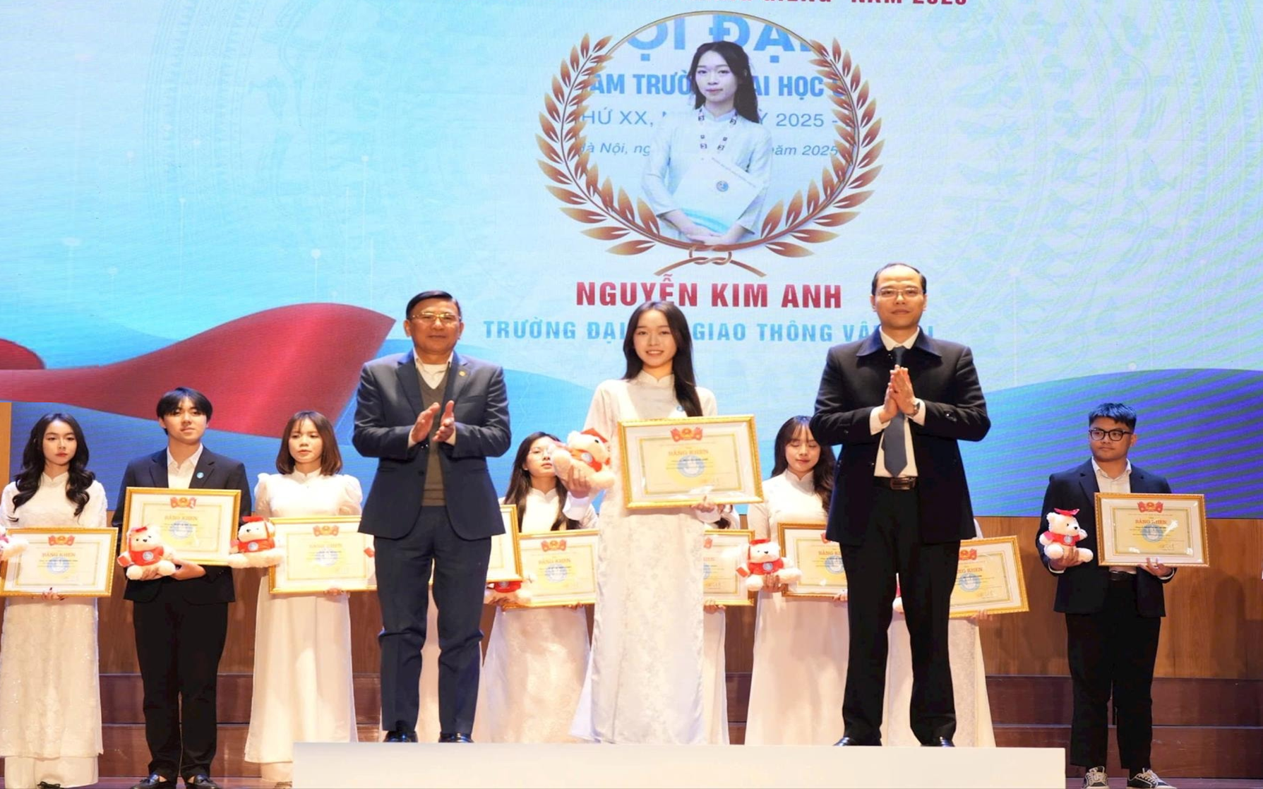 Hà Nội tuyên dương “Sinh viên 5 tốt”, lan tỏa tinh thần sáng tạo, hội nhập của thế hệ trẻ
