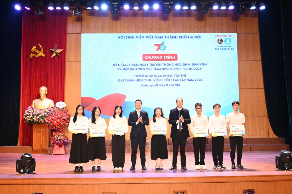Sinh viên Thủ đô tỏa sáng tại lễ kỷ niệm 76 năm Ngày truyền thống học sinh, sinh viên