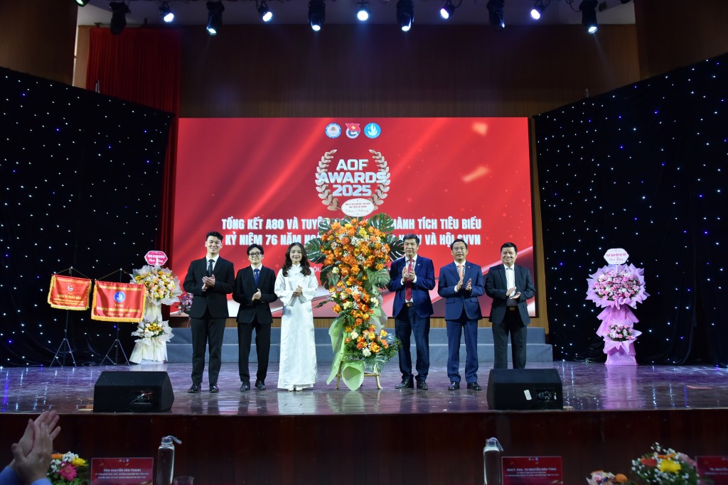 AOF AWARDS 2025: Sinh viên Học viện Tài chính lan tỏa bản lĩnh, vinh danh hàng loạt gương mặt tiêu biểu