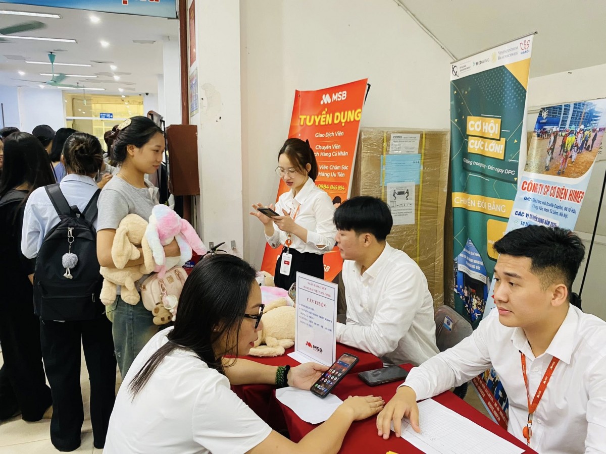 Hà Nội áp dụng mức lương tối thiểu vùng mới từ ngày 01-01-2026 làm căn cứ đóng bảo hiểm