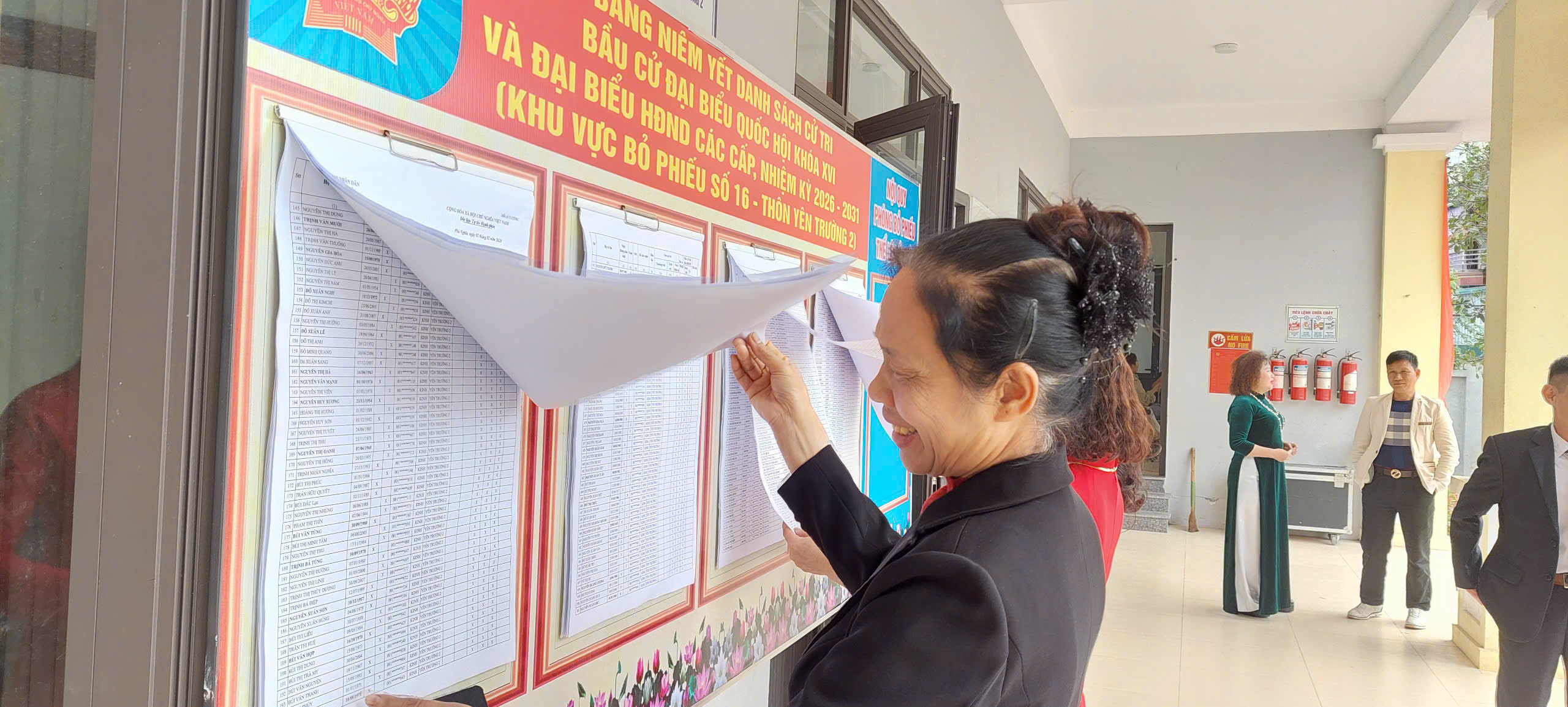 Xã Phú Nghĩa hoàn thành niêm yết danh sách cử tri phục vụ bầu cử ngày 15-3